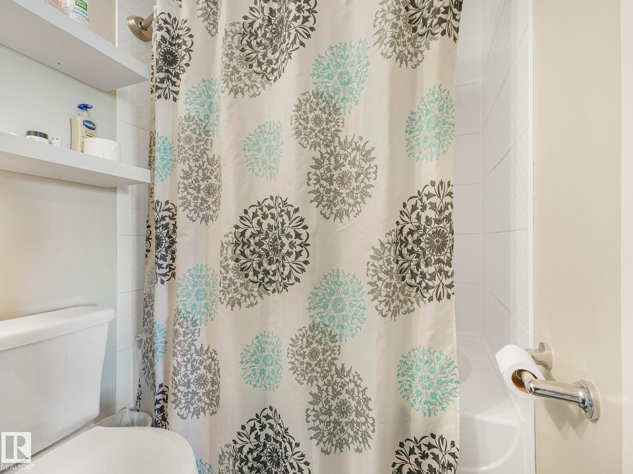 404 270 Mcconachie Drive, Edmonton, AB - Indoor Photo Showing Bathroom