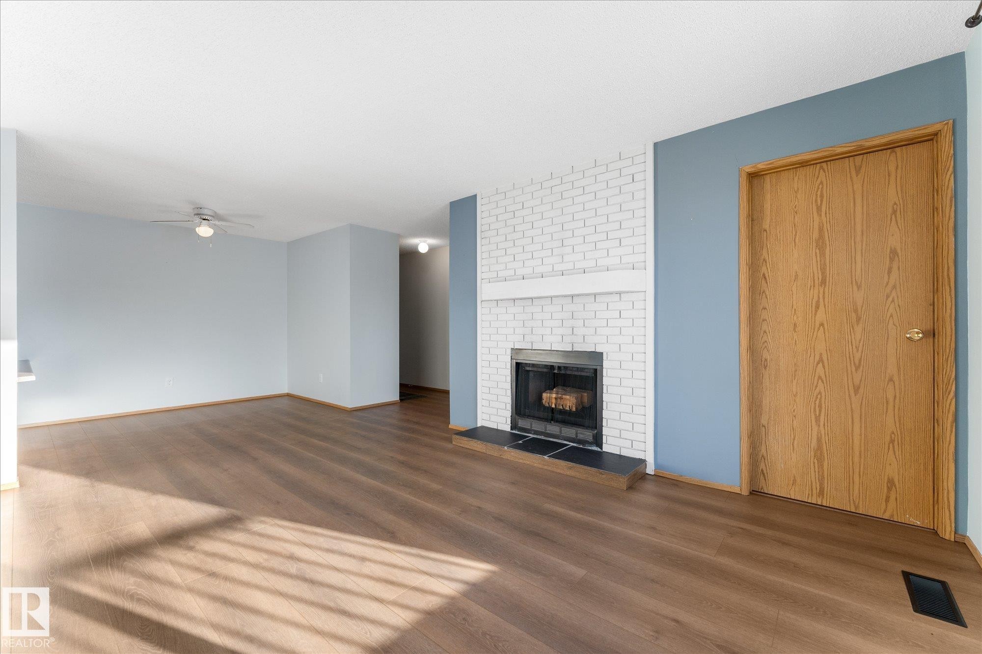 209 70 Alpine Place, St. Albert, AB - Indoor Photo Showing Living Room With Fireplace