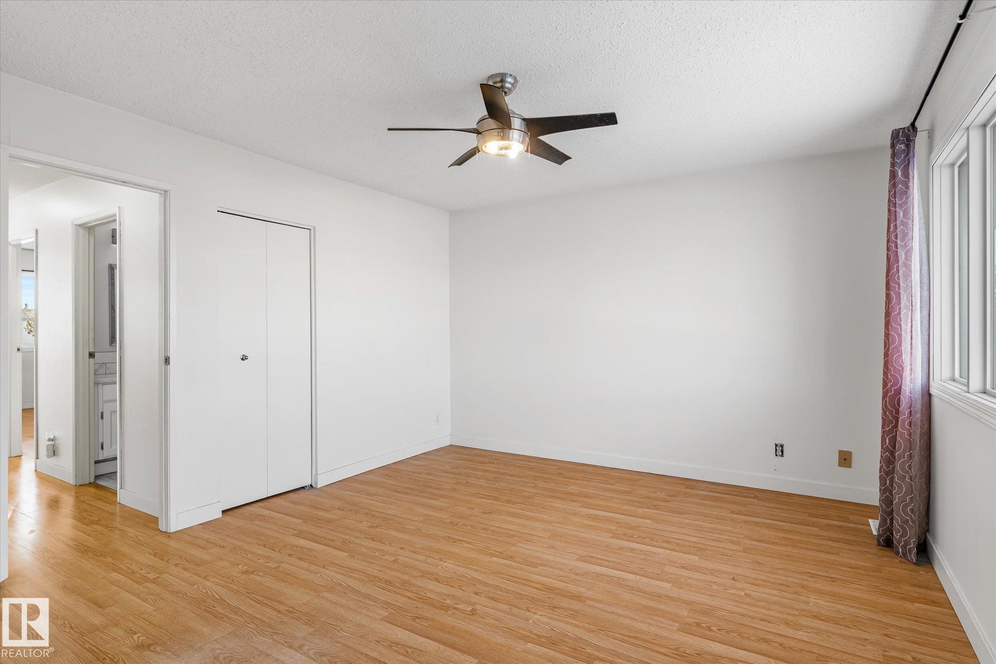 11443 22 Avenue, Edmonton, AB - Indoor Photo Showing Other Room