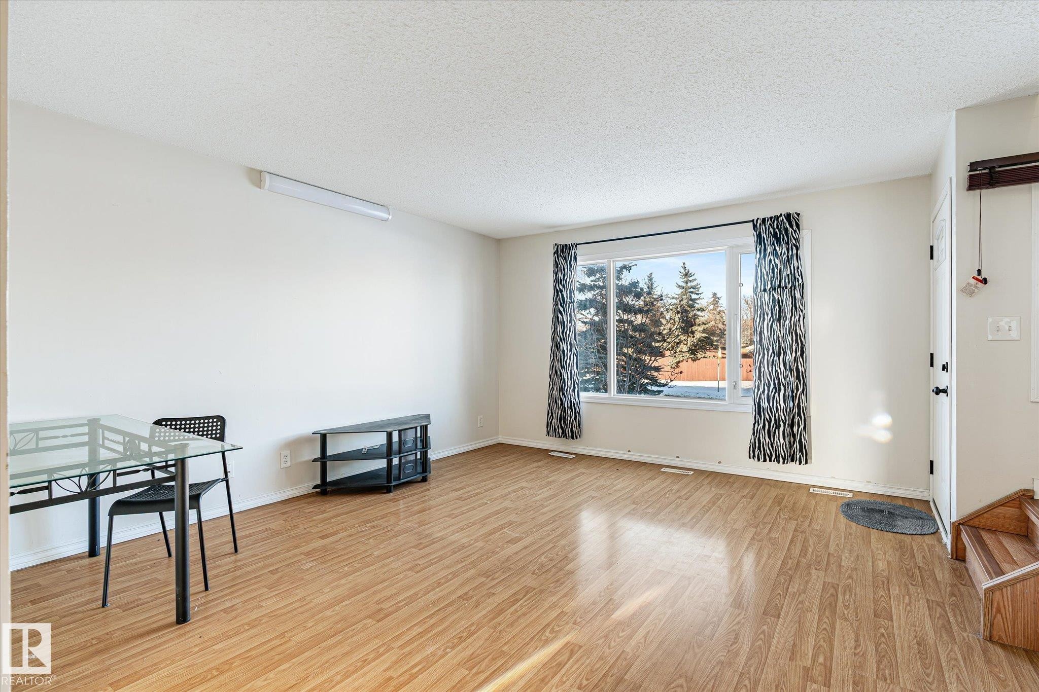 11443 22 Avenue, Edmonton, AB - Indoor