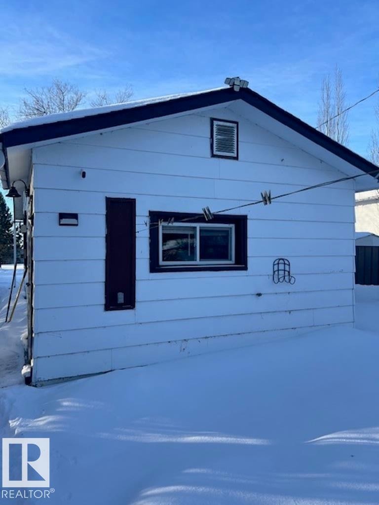 5032 50 Avenue, Holden, AB - Outdoor