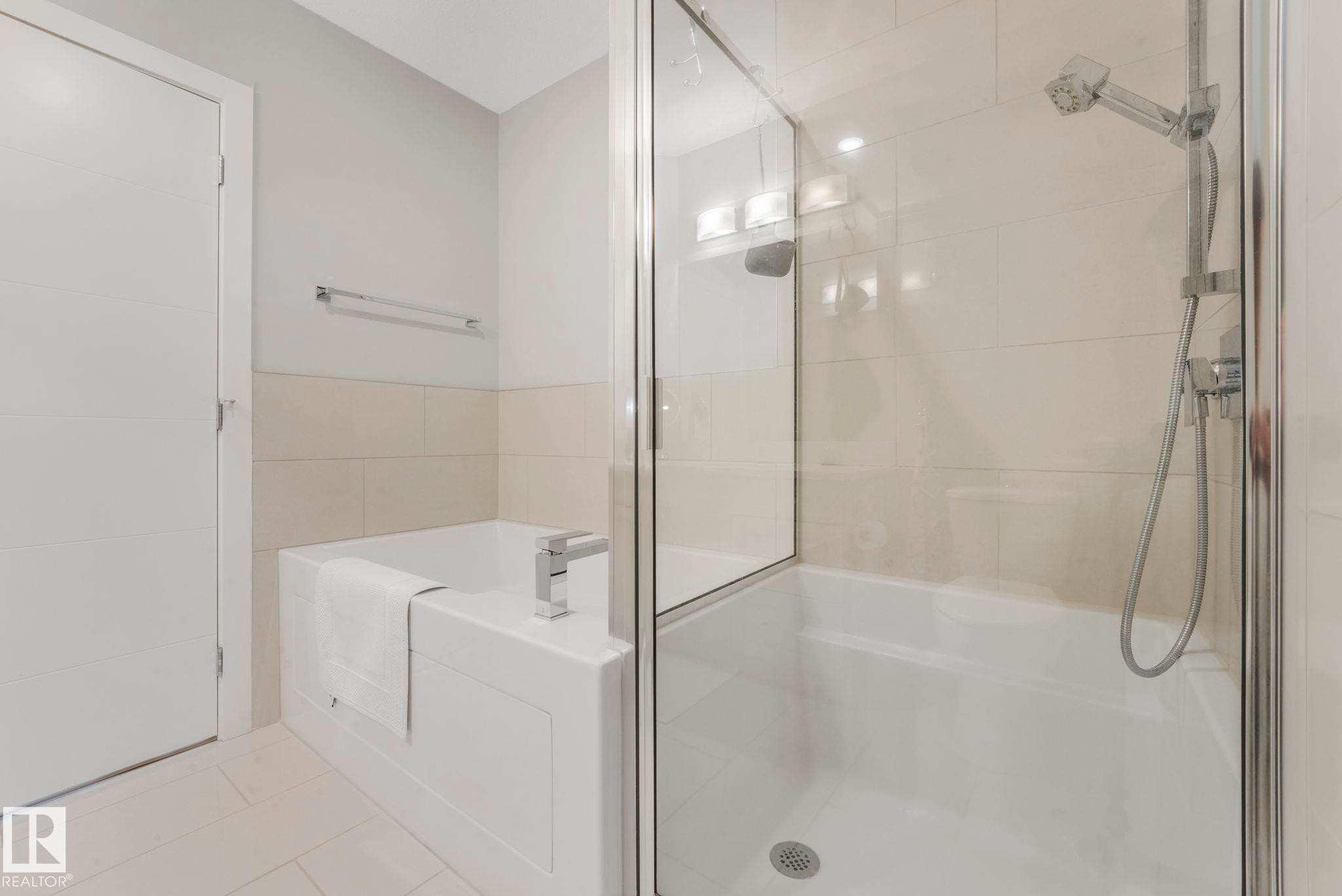 409 625 Leger Way, Edmonton, AB - Indoor Photo Showing Bathroom