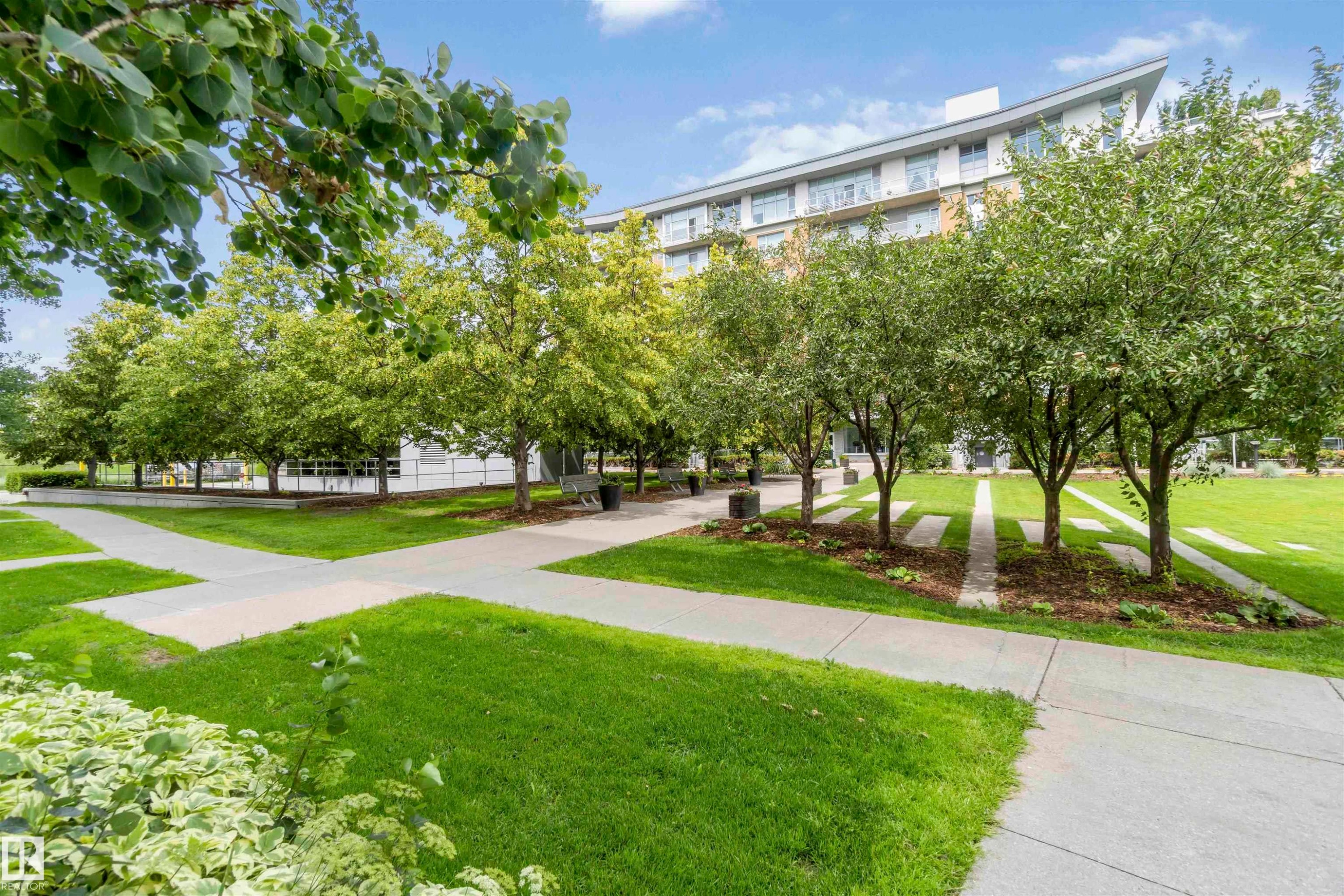 108 2504 109 Street, Edmonton, AB - Outdoor