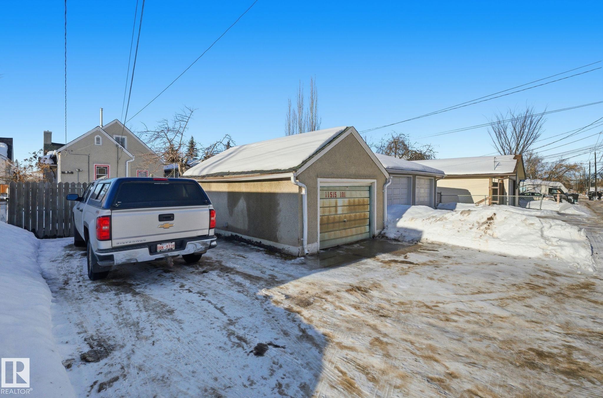Snow covered garage featuring a detached garage - 11515 101 Street, Edmonton, AB - Outdoor