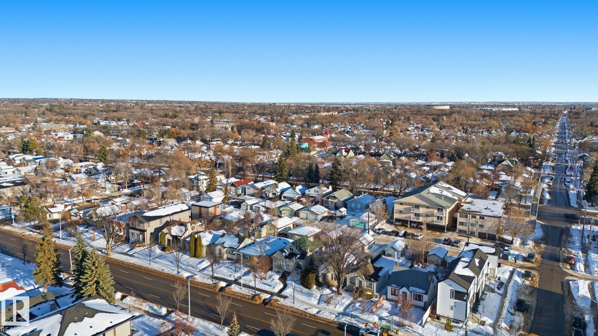 Aerial view of property and surrounding area featuring nearby suburban area - 11515 101 Street, Edmonton, AB - Outdoor With View