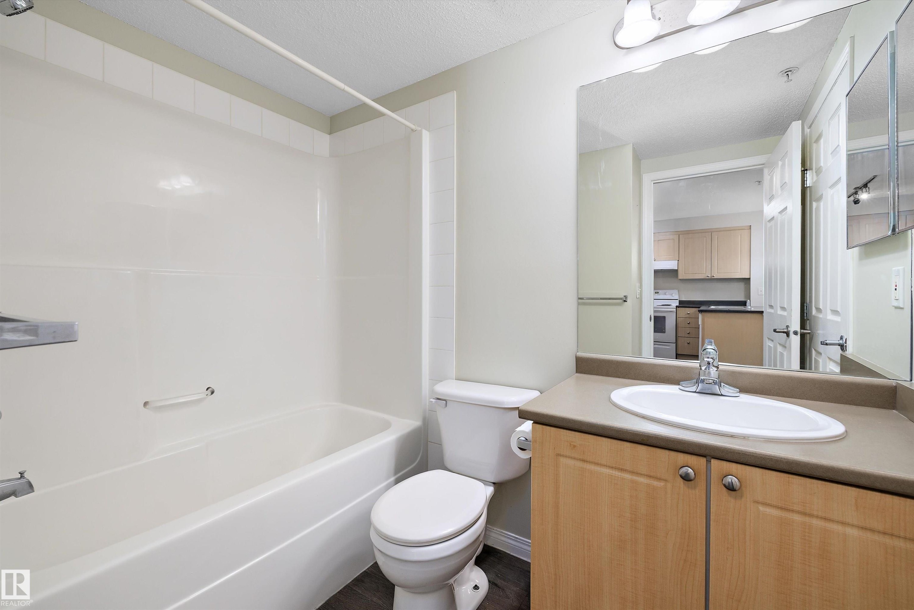 213 636 Mcallister Loop, Edmonton, AB - Indoor Photo Showing Bathroom