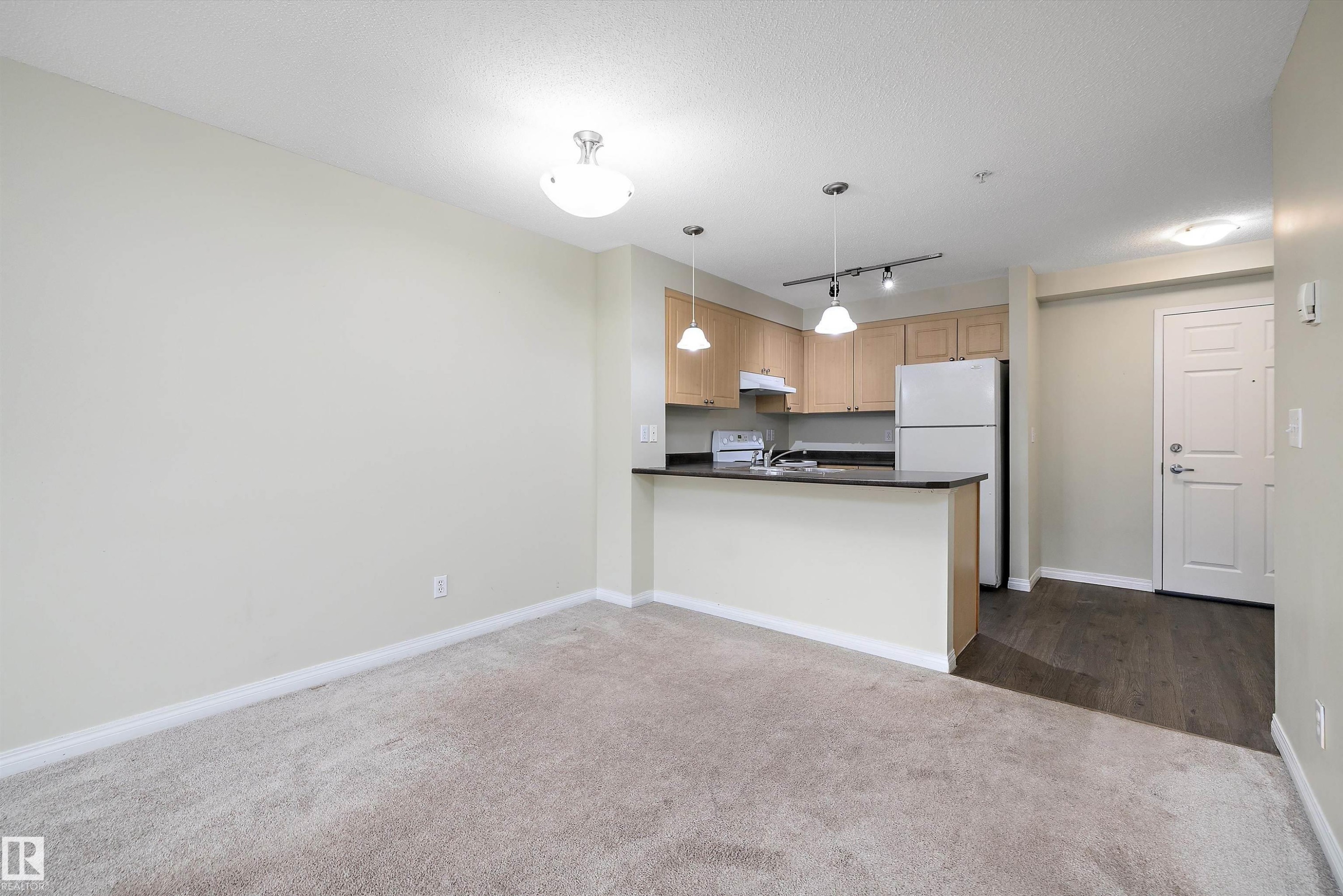 213 636 Mcallister Loop, Edmonton, AB - Indoor Photo Showing Kitchen