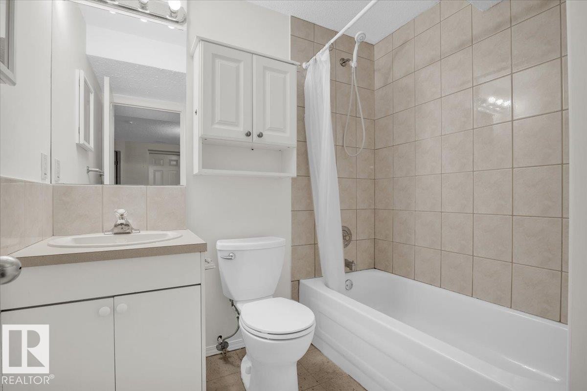 4074 33A Street, Edmonton, AB - Indoor Photo Showing Bathroom