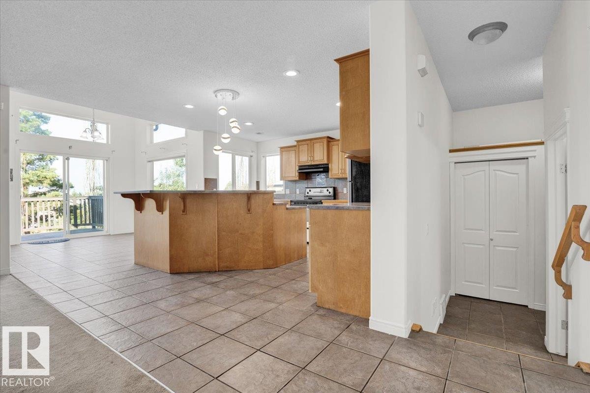 4074 33A Street, Edmonton, AB - Indoor Photo Showing Kitchen