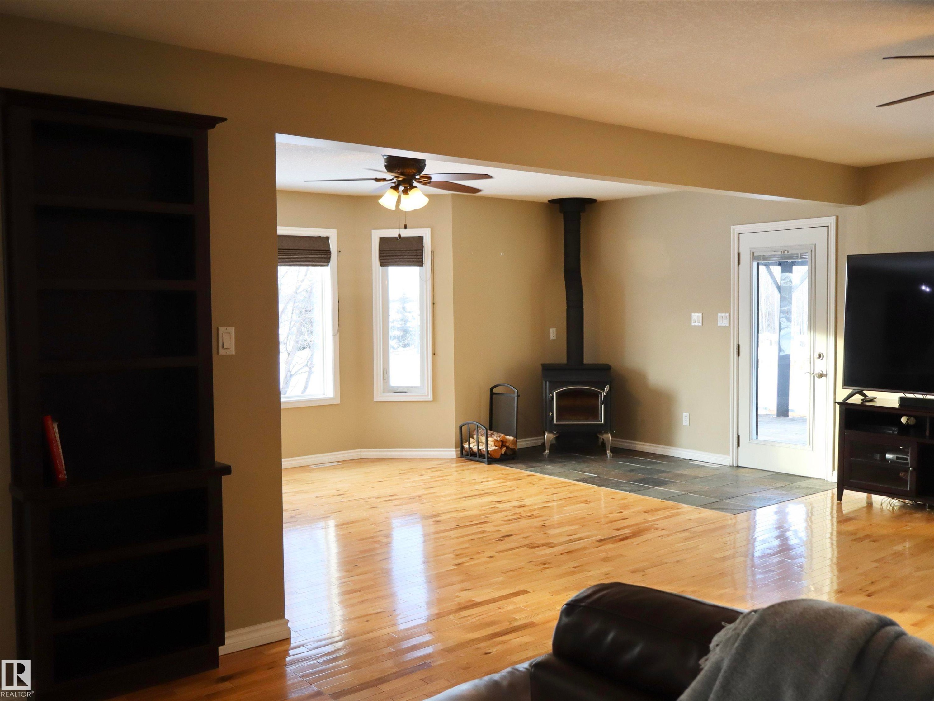 4526 Twp. Rd. 603A, Rural Barrhead County, AB - Indoor Photo Showing Living Room