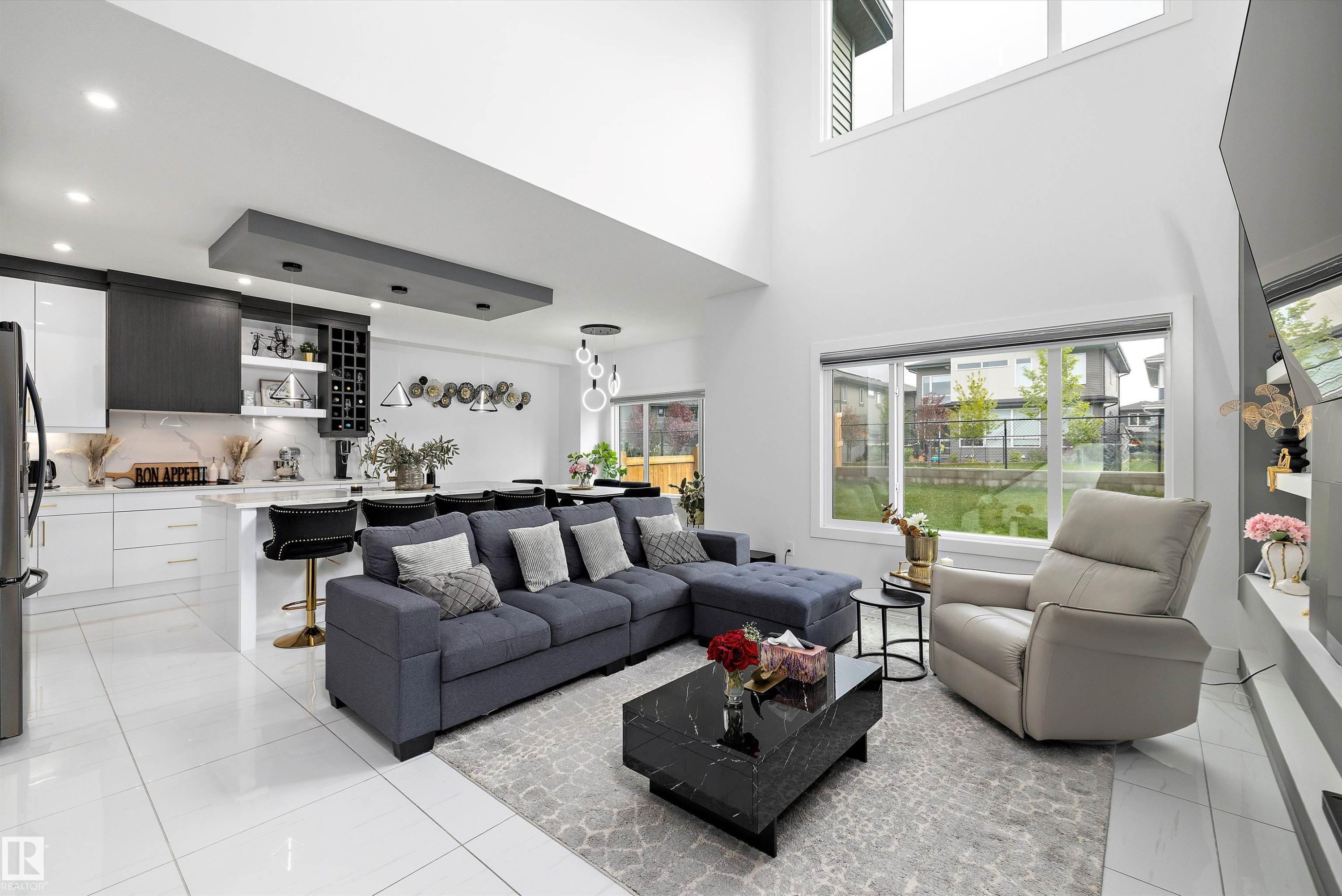 5343 Kimball Place, Edmonton, AB - Indoor Photo Showing Living Room