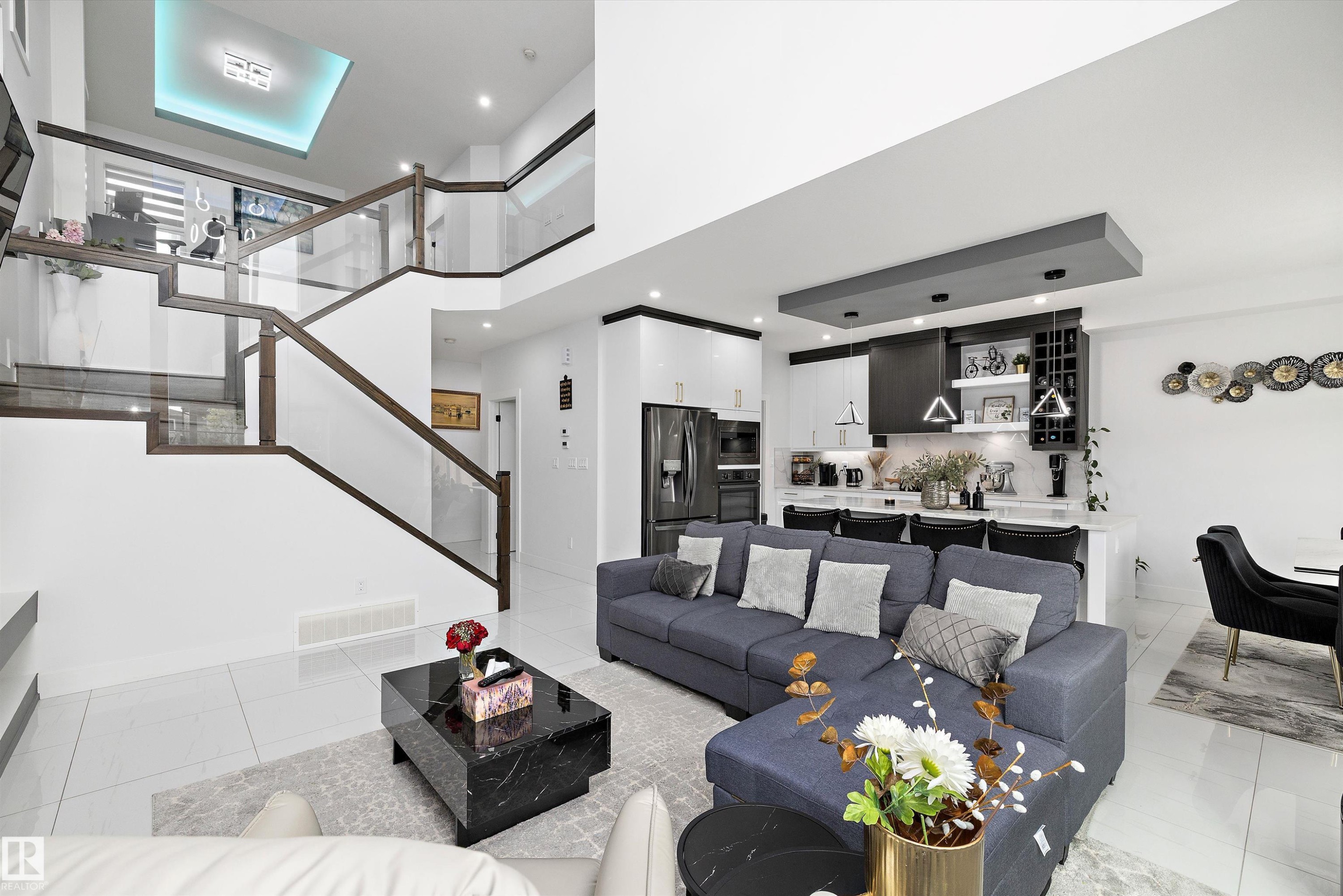 5343 Kimball Place, Edmonton, AB - Indoor Photo Showing Living Room