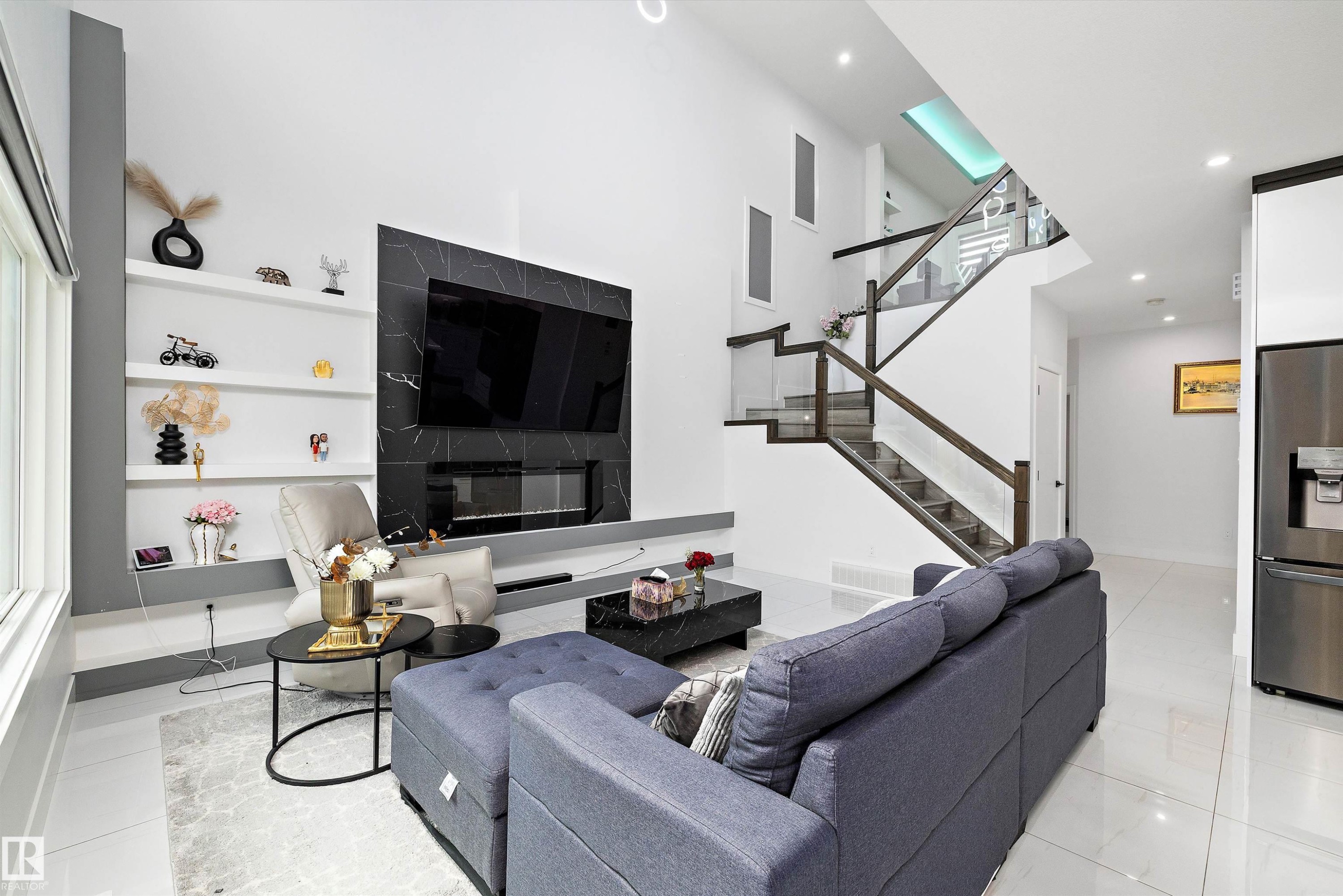 5343 Kimball Place, Edmonton, AB - Indoor Photo Showing Living Room With Fireplace
