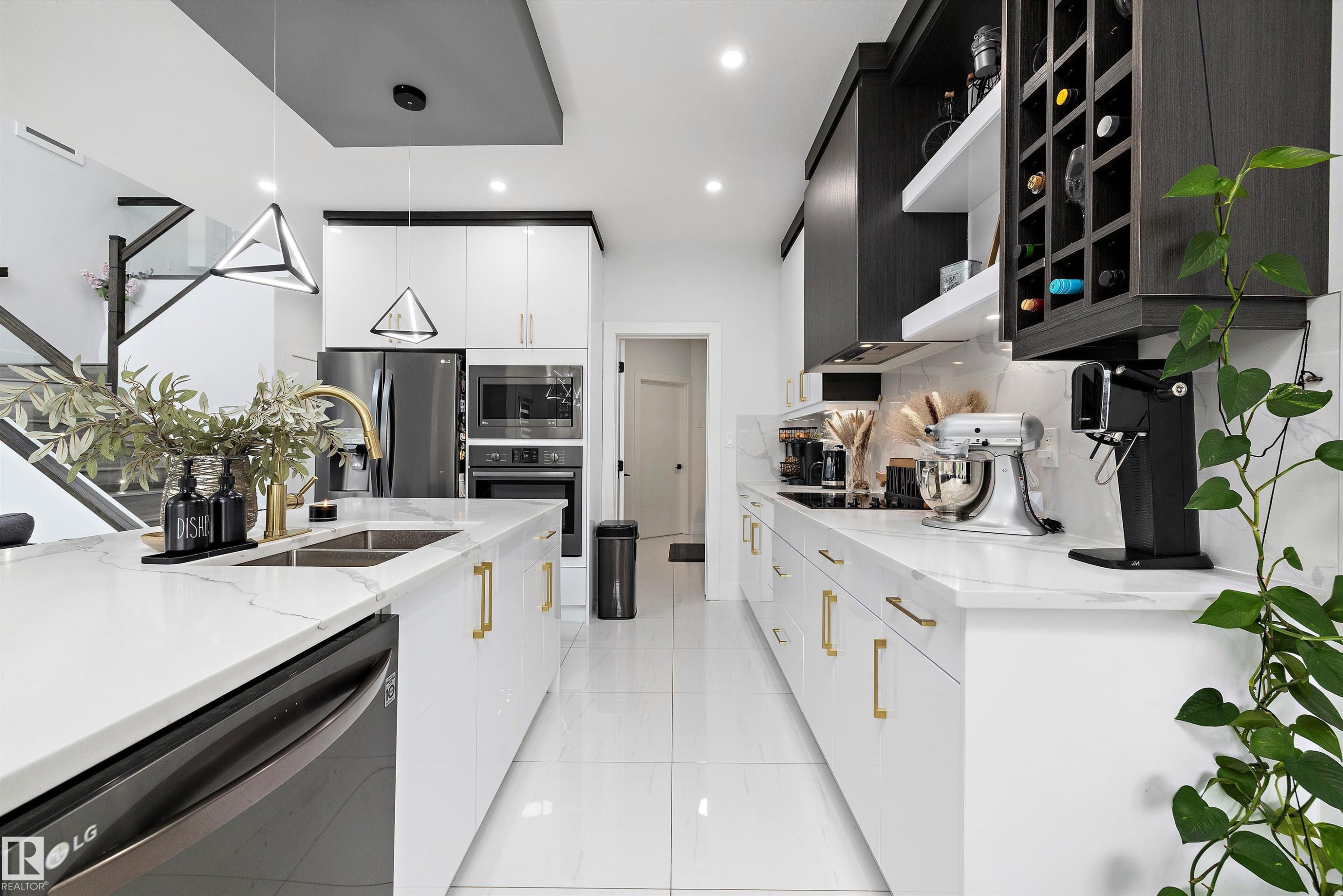 5343 Kimball Place, Edmonton, AB - Indoor Photo Showing Kitchen With Double Sink With Upgraded Kitchen