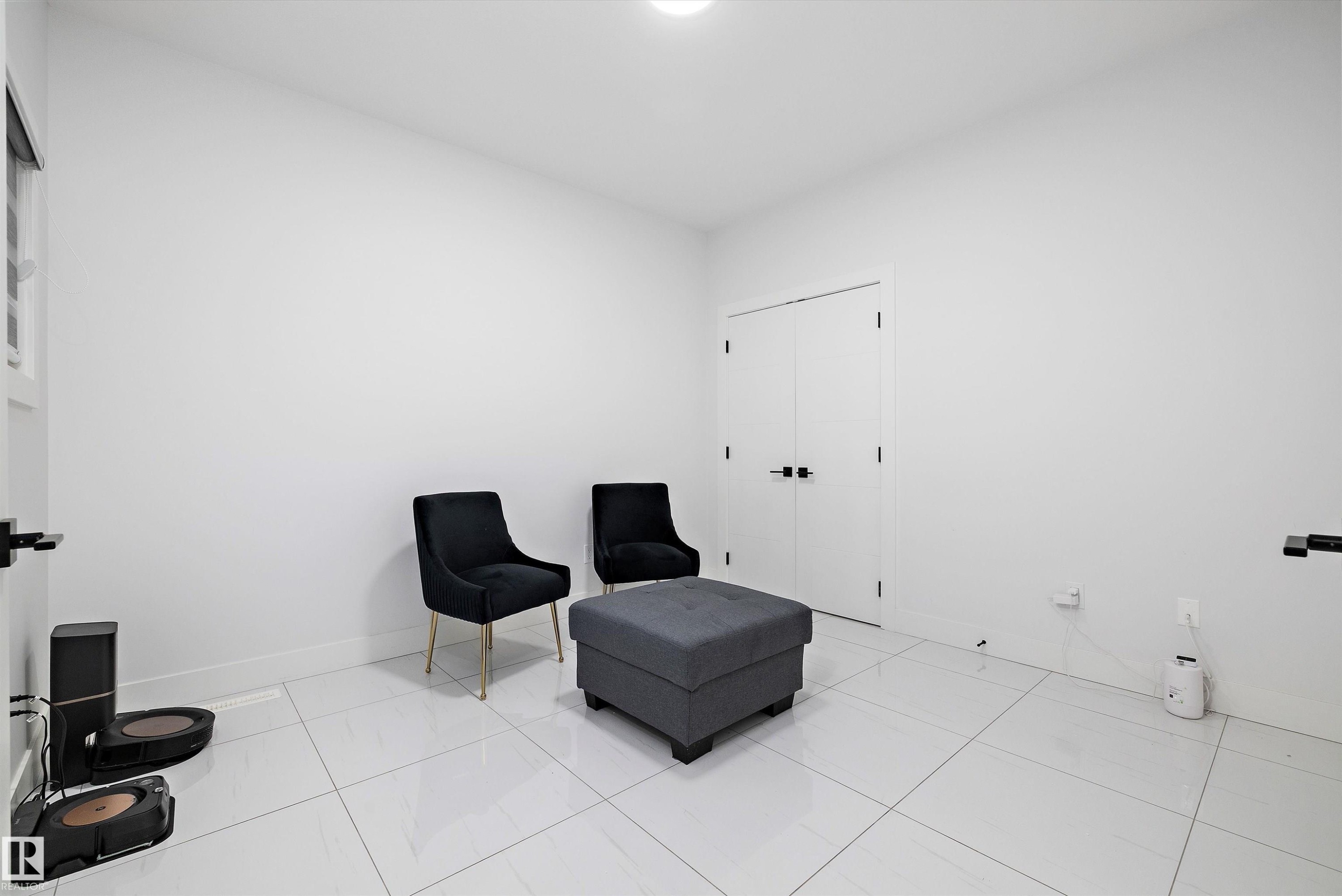 5343 Kimball Place, Edmonton, AB - Indoor Photo Showing Other Room