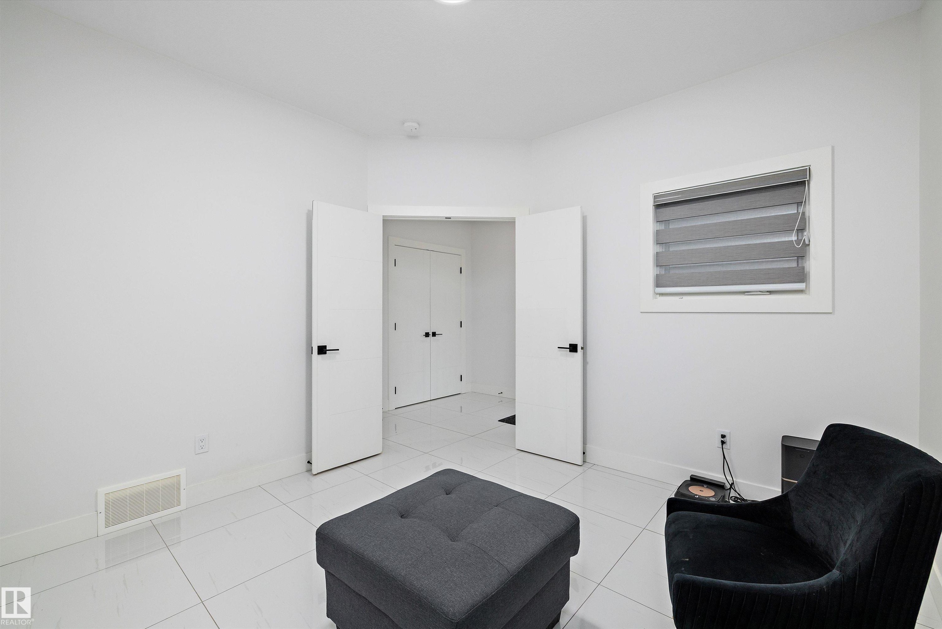 5343 Kimball Place, Edmonton, AB - Indoor Photo Showing Other Room