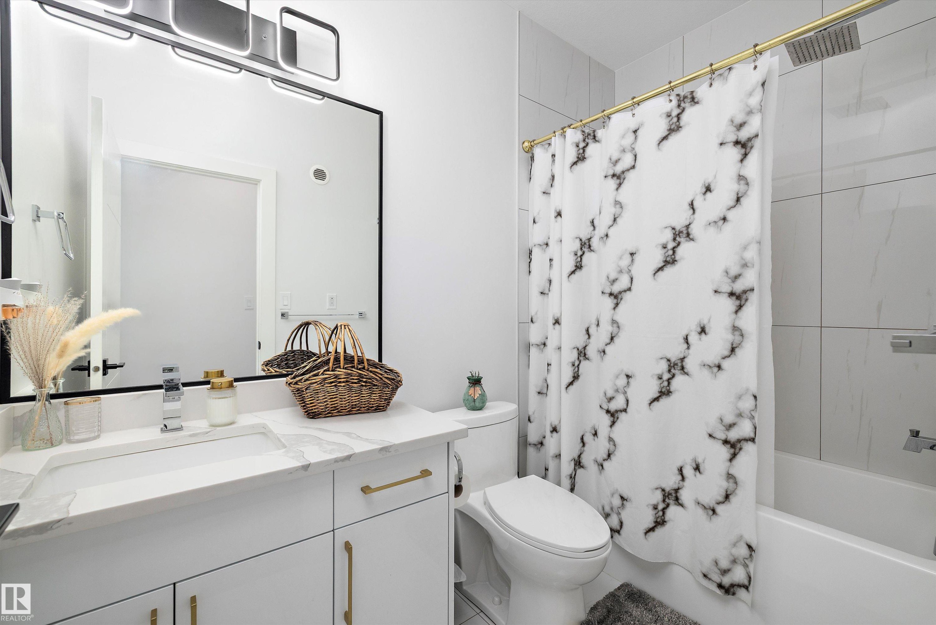 5343 Kimball Place, Edmonton, AB - Indoor Photo Showing Bathroom