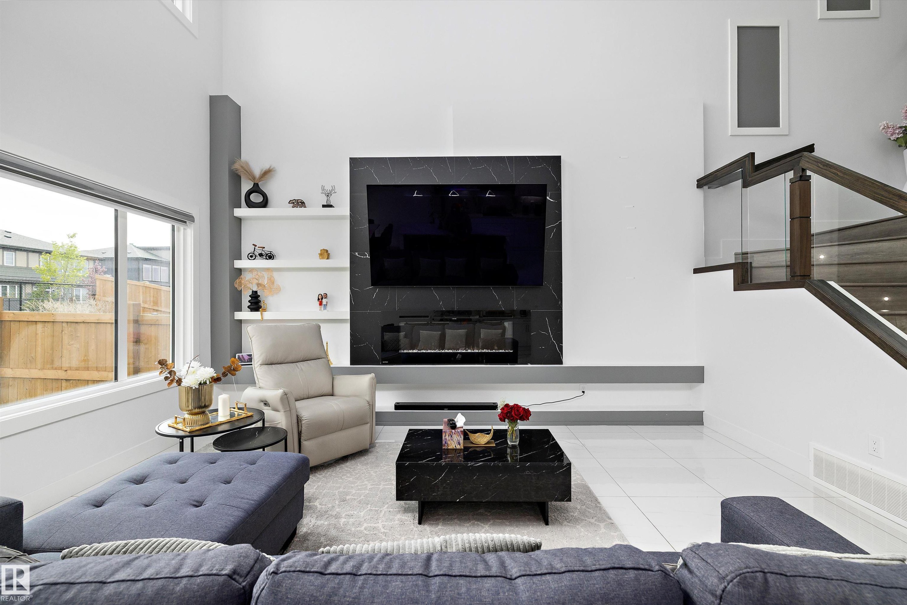 5343 Kimball Place, Edmonton, AB - Indoor Photo Showing Living Room