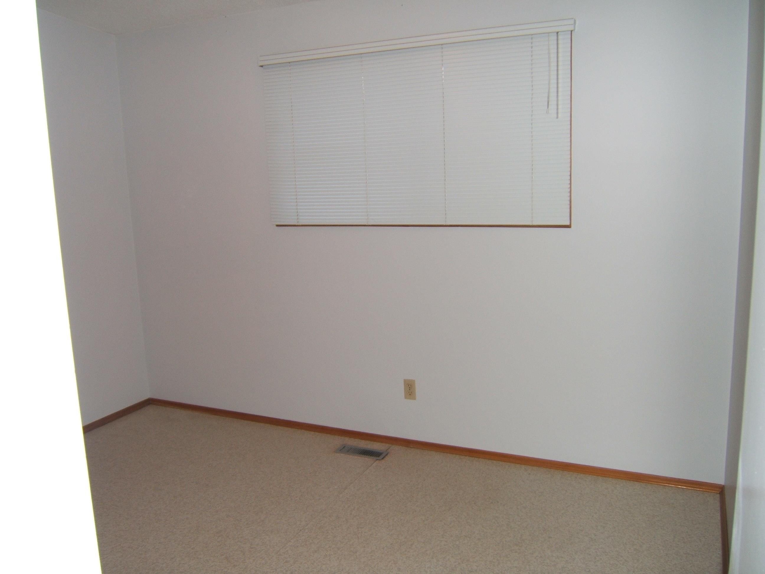 Carpeted empty room with baseboards - 4910 53 Avenue, Willingdon, AB