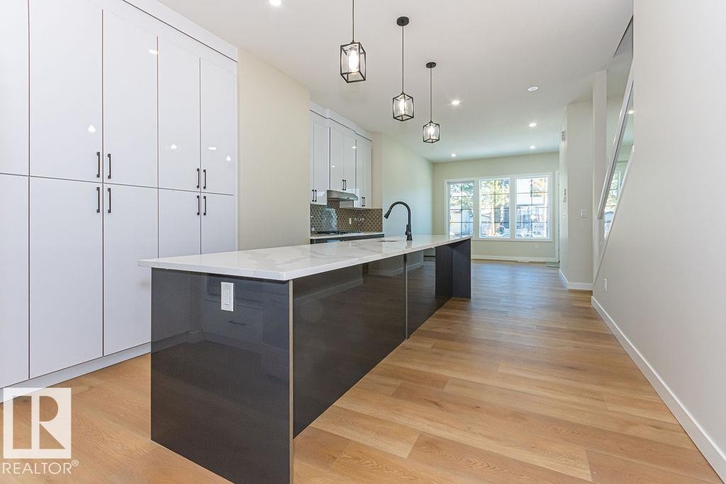 9814 155 Street, Edmonton, AB - Indoor