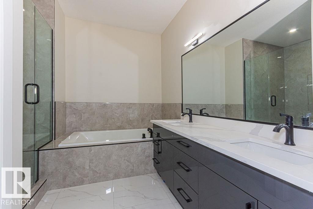 9814 155 Street, Edmonton, AB - Indoor Photo Showing Bathroom
