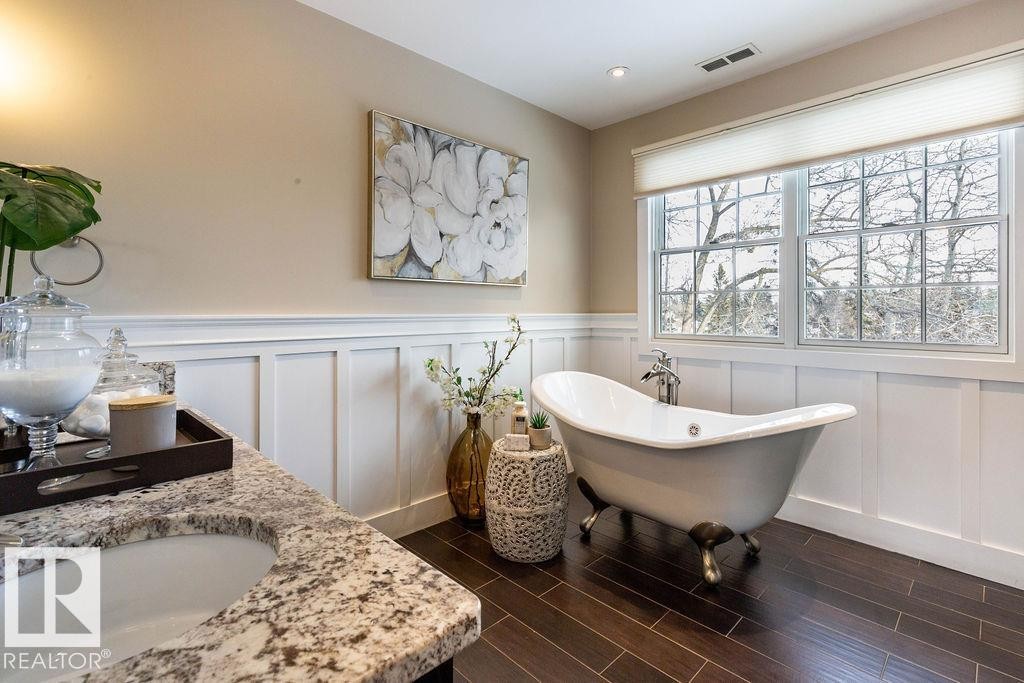 104 Quesnell Crescent, Edmonton, AB - Indoor Photo Showing Bathroom