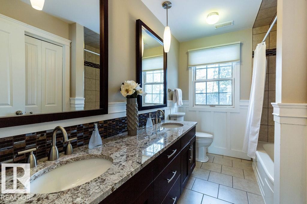 104 Quesnell Crescent, Edmonton, AB - Indoor Photo Showing Bathroom