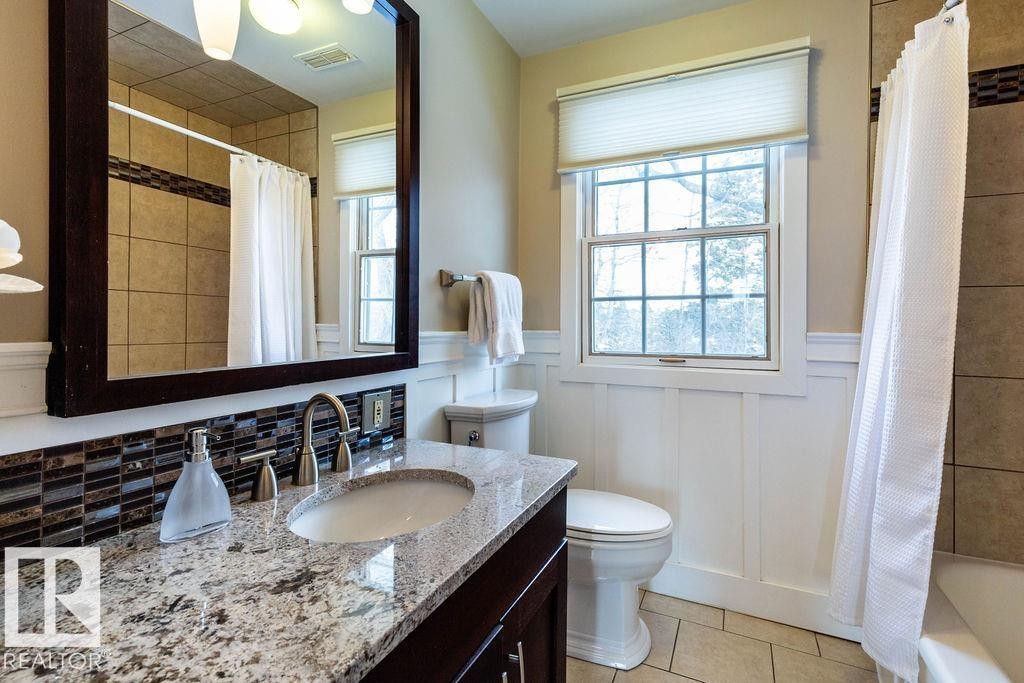 104 Quesnell Crescent, Edmonton, AB - Indoor Photo Showing Bathroom