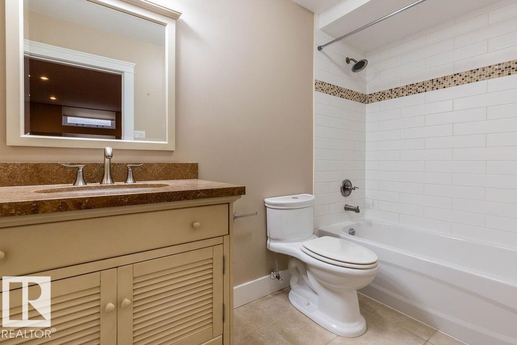 104 Quesnell Crescent, Edmonton, AB - Indoor Photo Showing Bathroom
