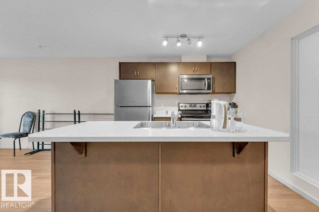 116 5404 7 Avenue Sw, Edmonton, AB - Indoor Photo Showing Kitchen With Double Sink