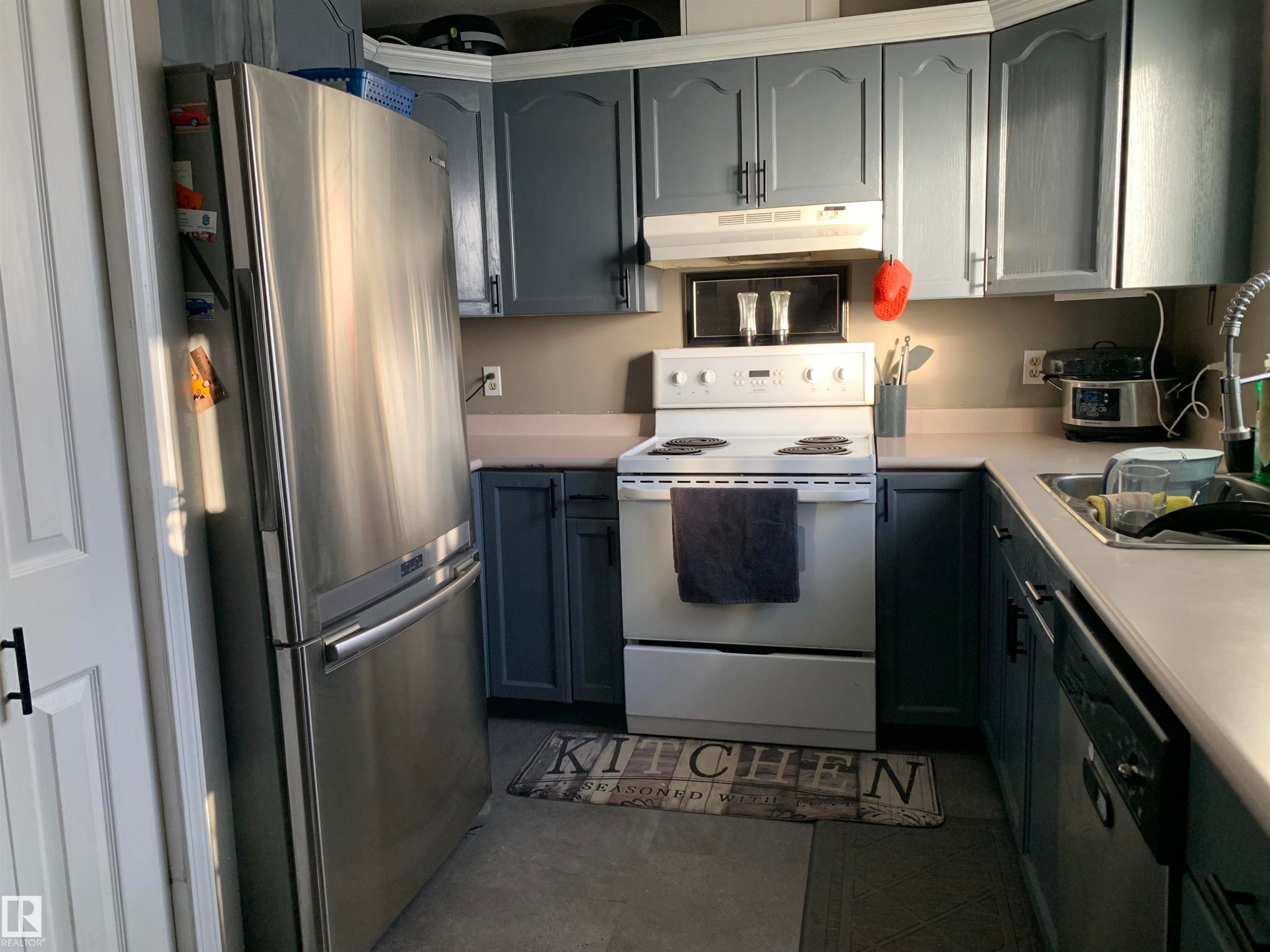 32 51551 Rge Road 212A, Rural Strathcona County, AB - Indoor Photo Showing Kitchen