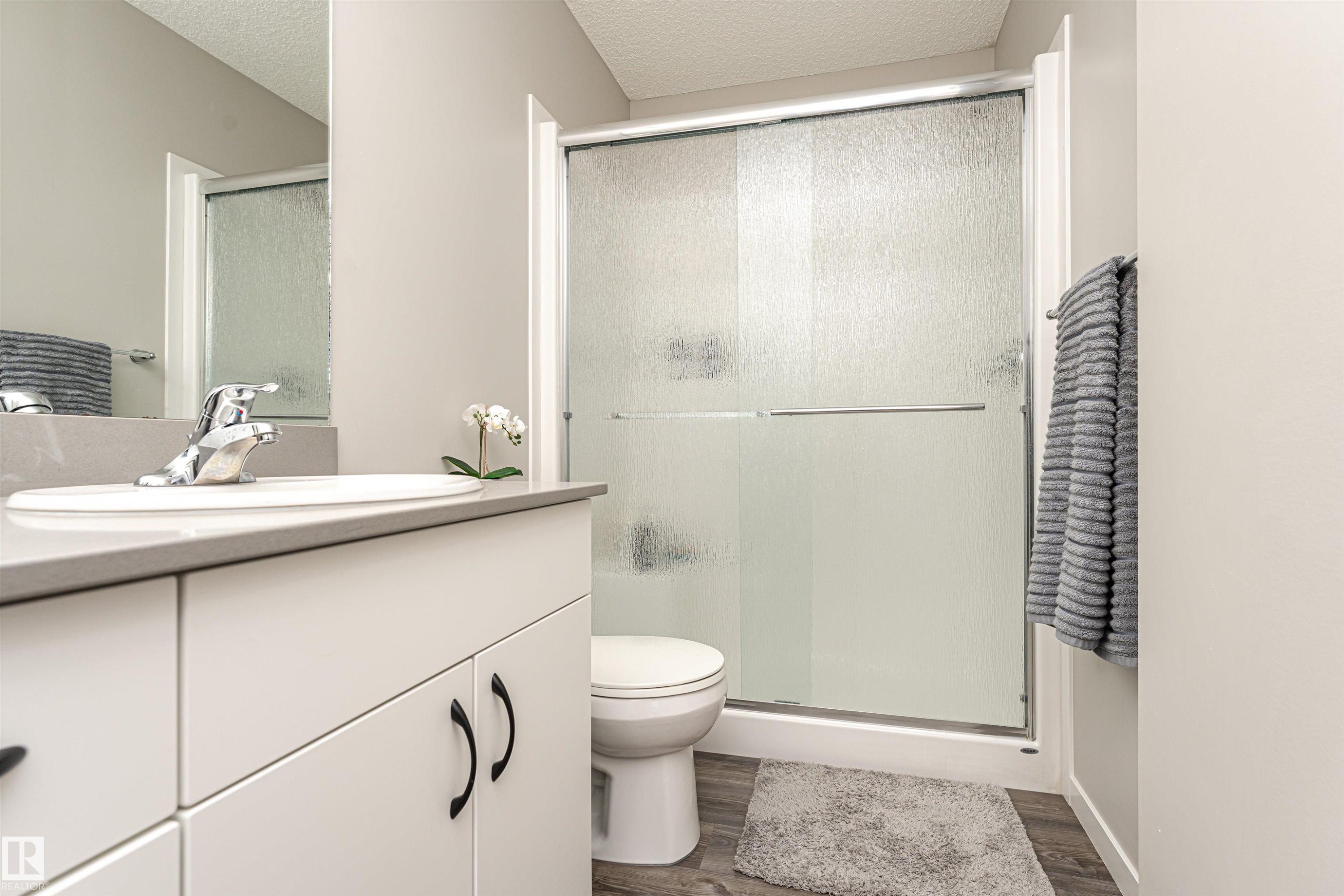 9612 Colak Link, Edmonton, AB - Indoor Photo Showing Bathroom