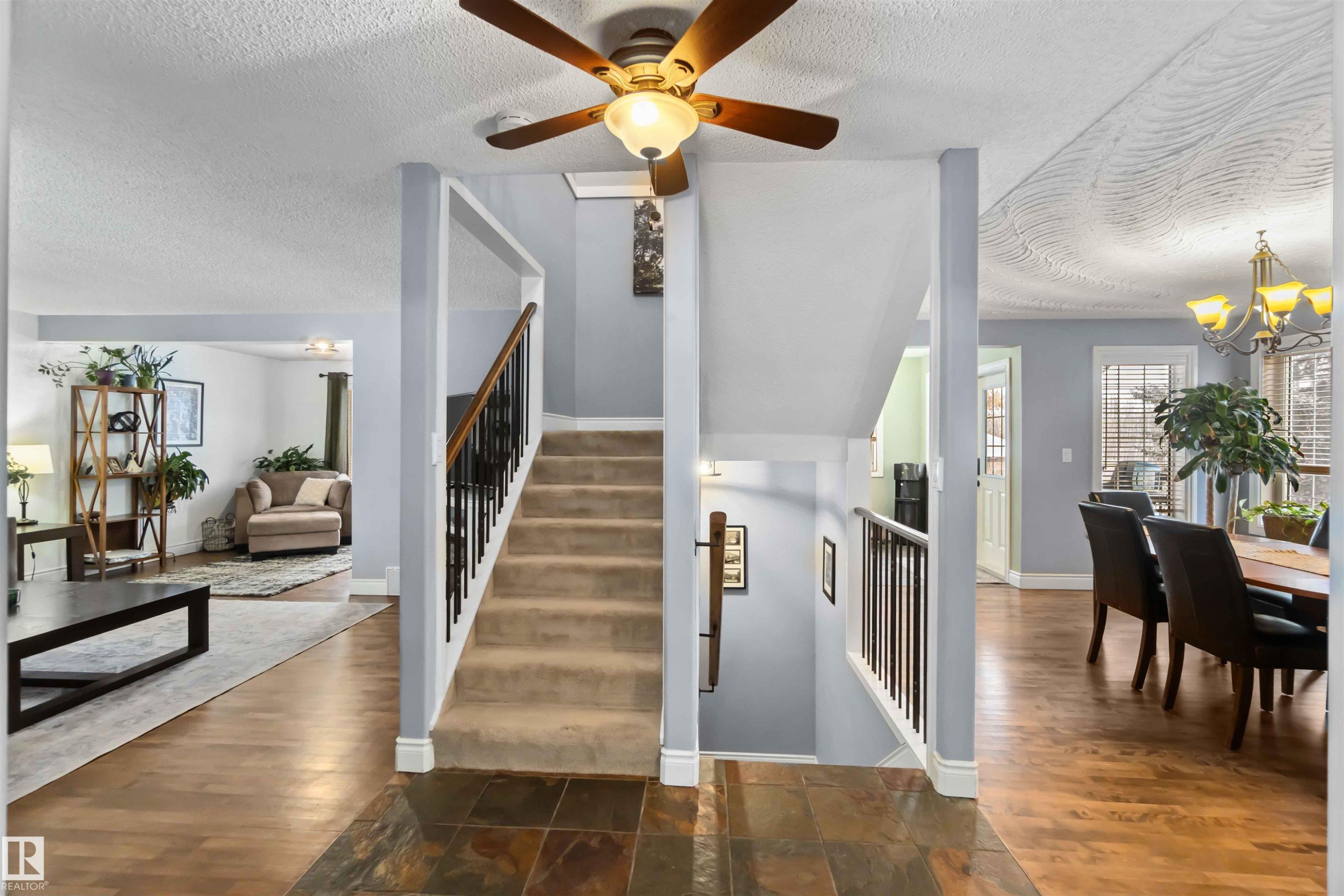 501 Lakeside Drive, Rural Parkland County, AB - Indoor Photo Showing Dining Room