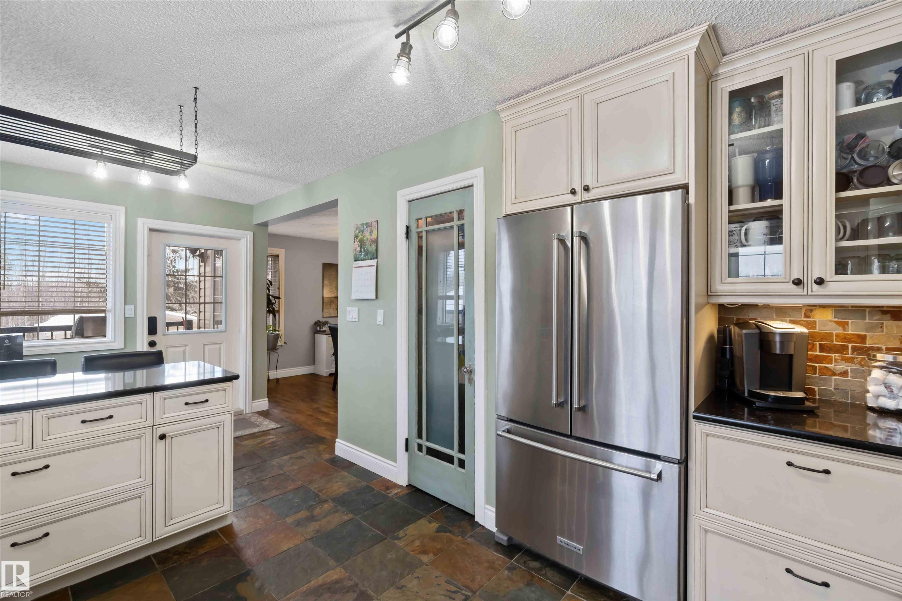 501 Lakeside Drive, Rural Parkland County, AB - Indoor Photo Showing Kitchen