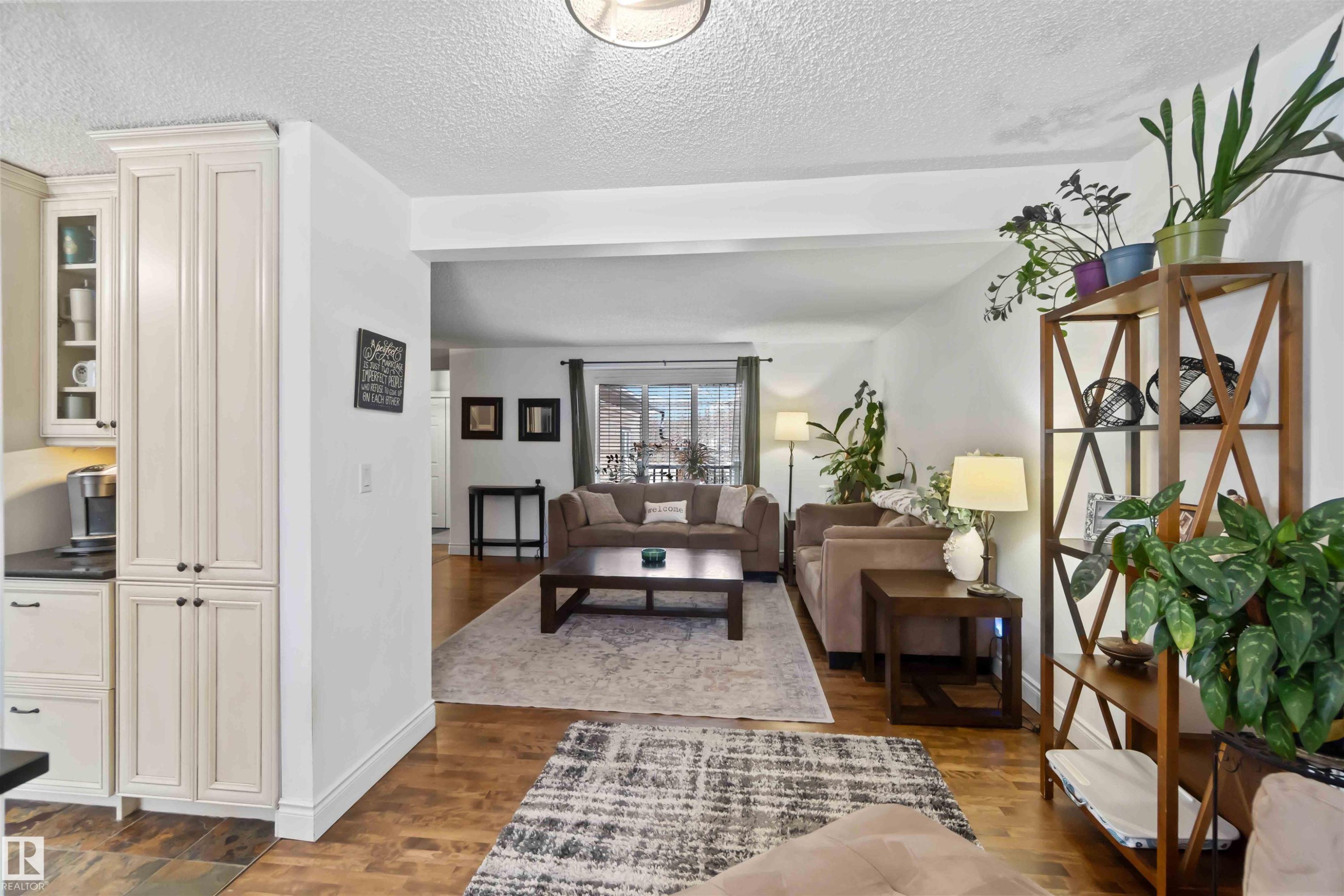 501 Lakeside Drive, Rural Parkland County, AB - Indoor Photo Showing Living Room