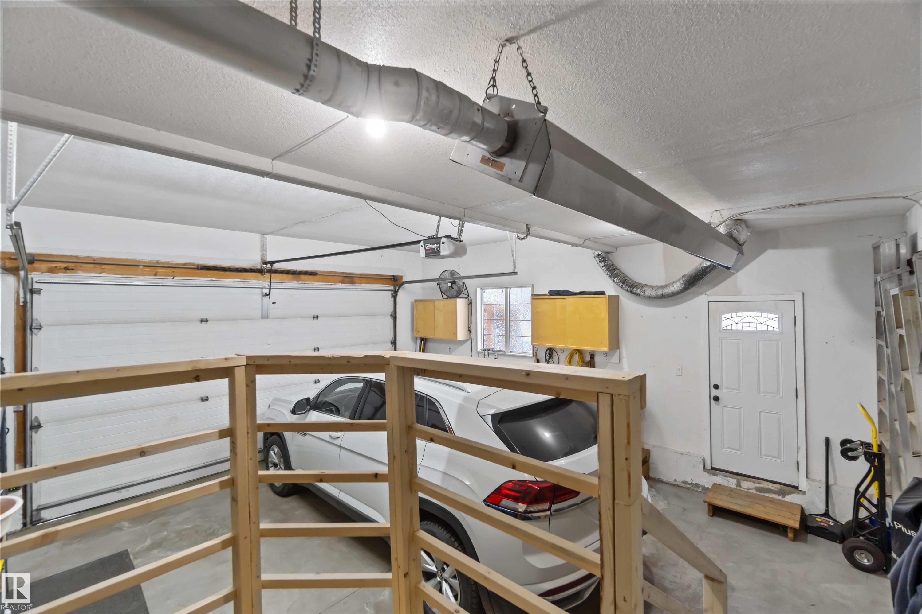 501 Lakeside Drive, Rural Parkland County, AB - Indoor Photo Showing Garage