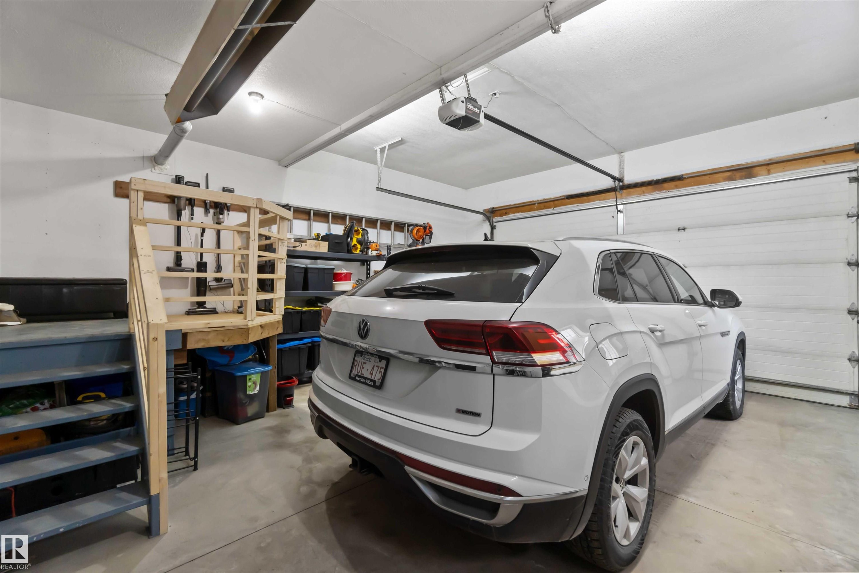 501 Lakeside Drive, Rural Parkland County, AB - Indoor Photo Showing Garage