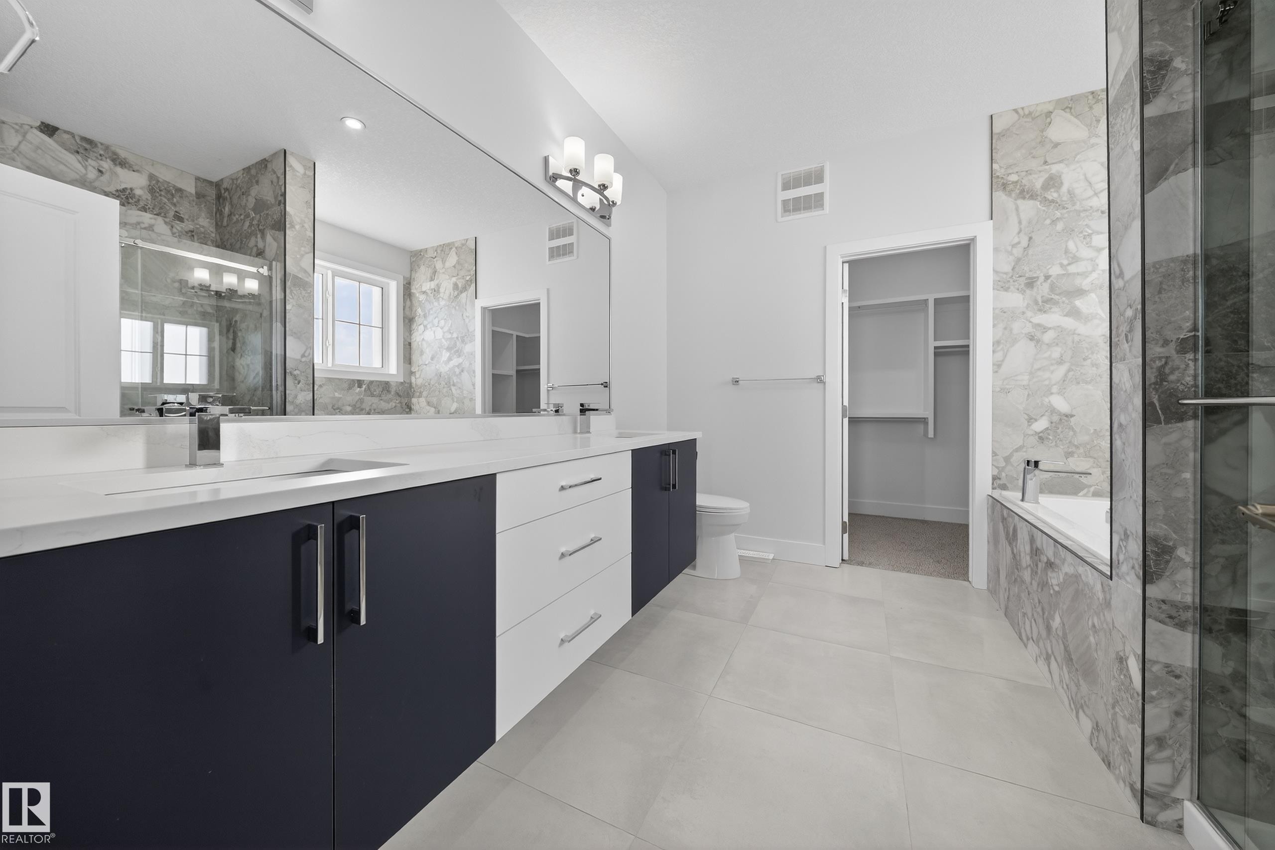 464 Crystal Creek Link, Leduc, AB - Indoor Photo Showing Bathroom