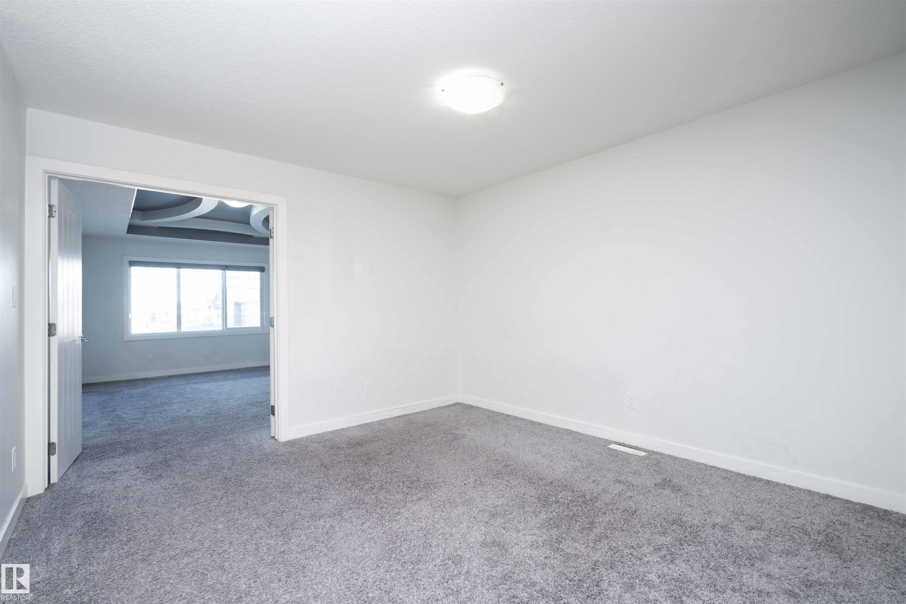 2021 15 Avenue, Edmonton, AB - Indoor Photo Showing Other Room