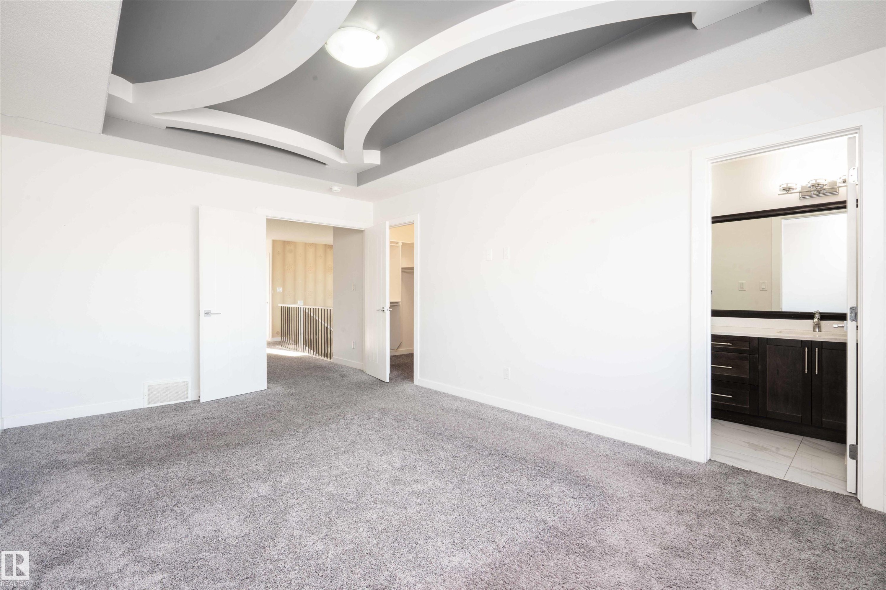 2021 15 Avenue, Edmonton, AB - Indoor Photo Showing Other Room