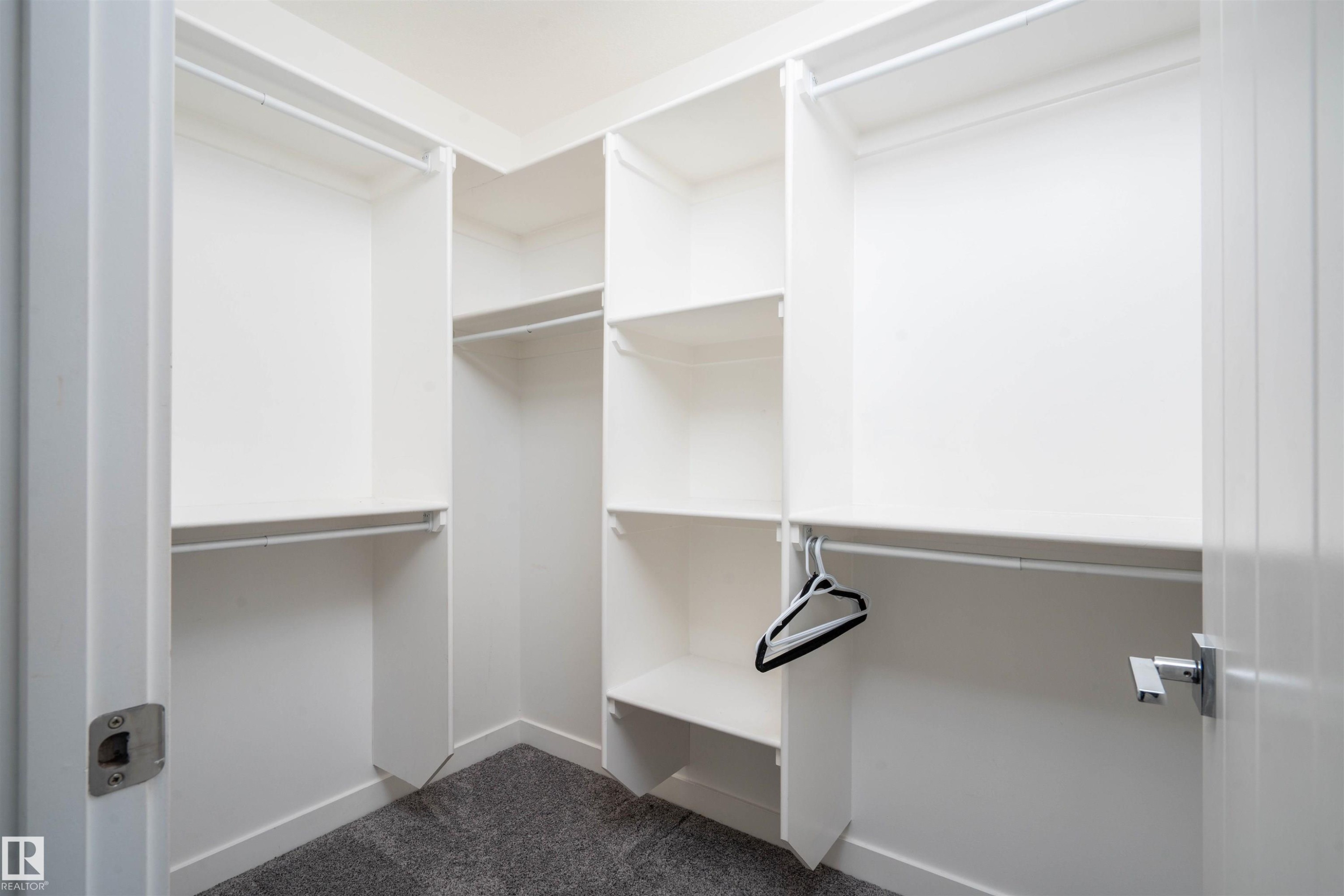 2021 15 Avenue, Edmonton, AB - Indoor With Storage