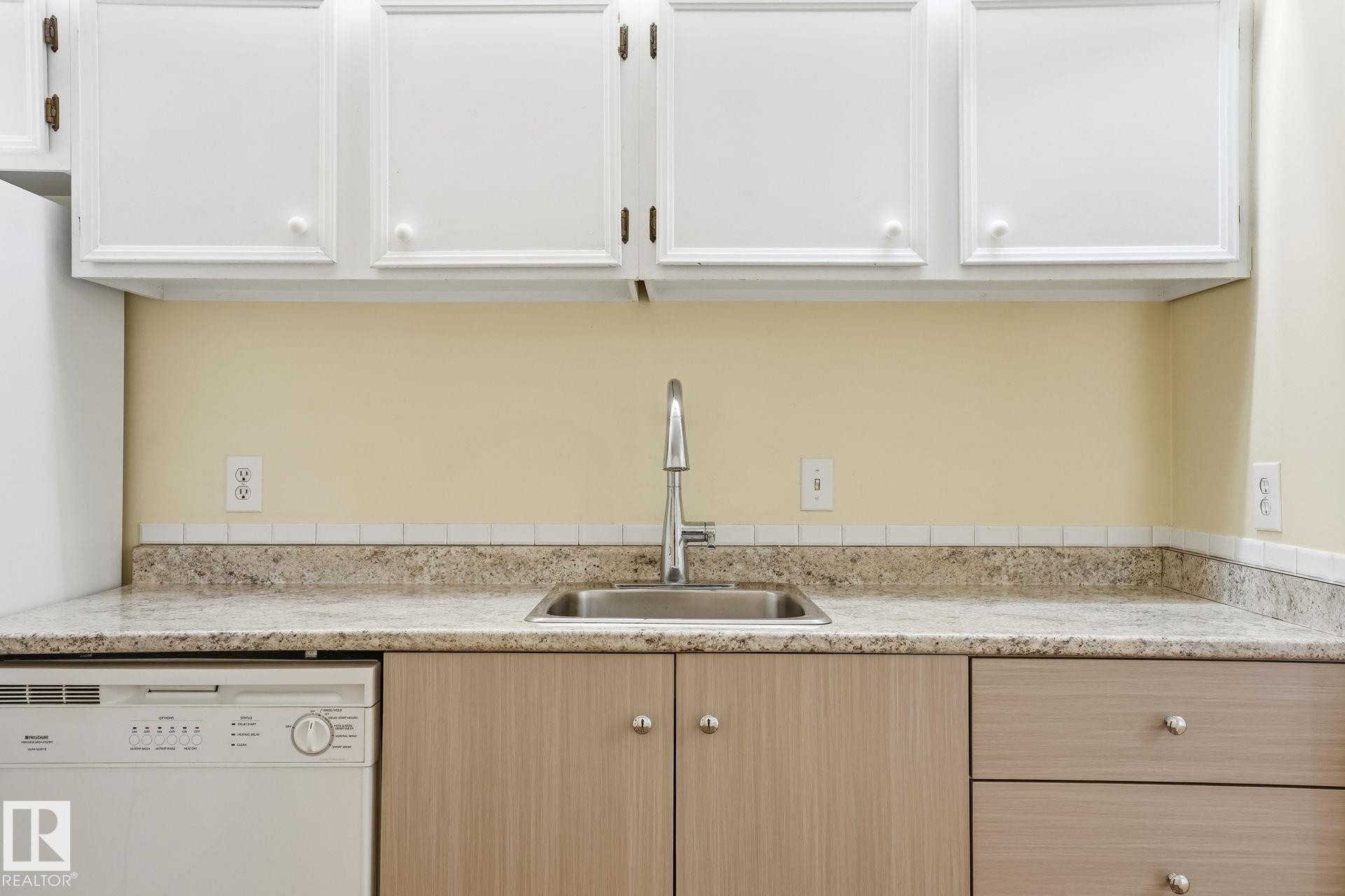 66 2204 118 Street, Edmonton, AB - Indoor