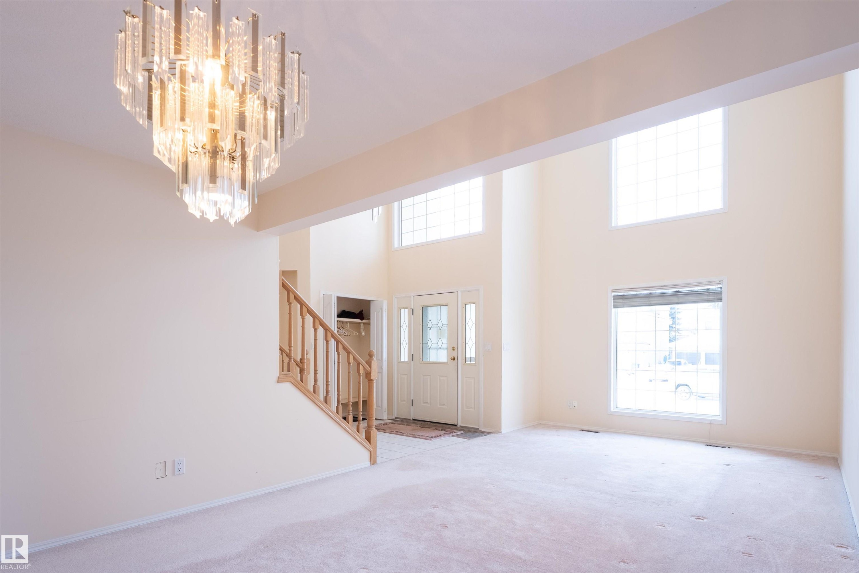 716 Revell Crescent, Edmonton, AB - Indoor Photo Showing Other Room