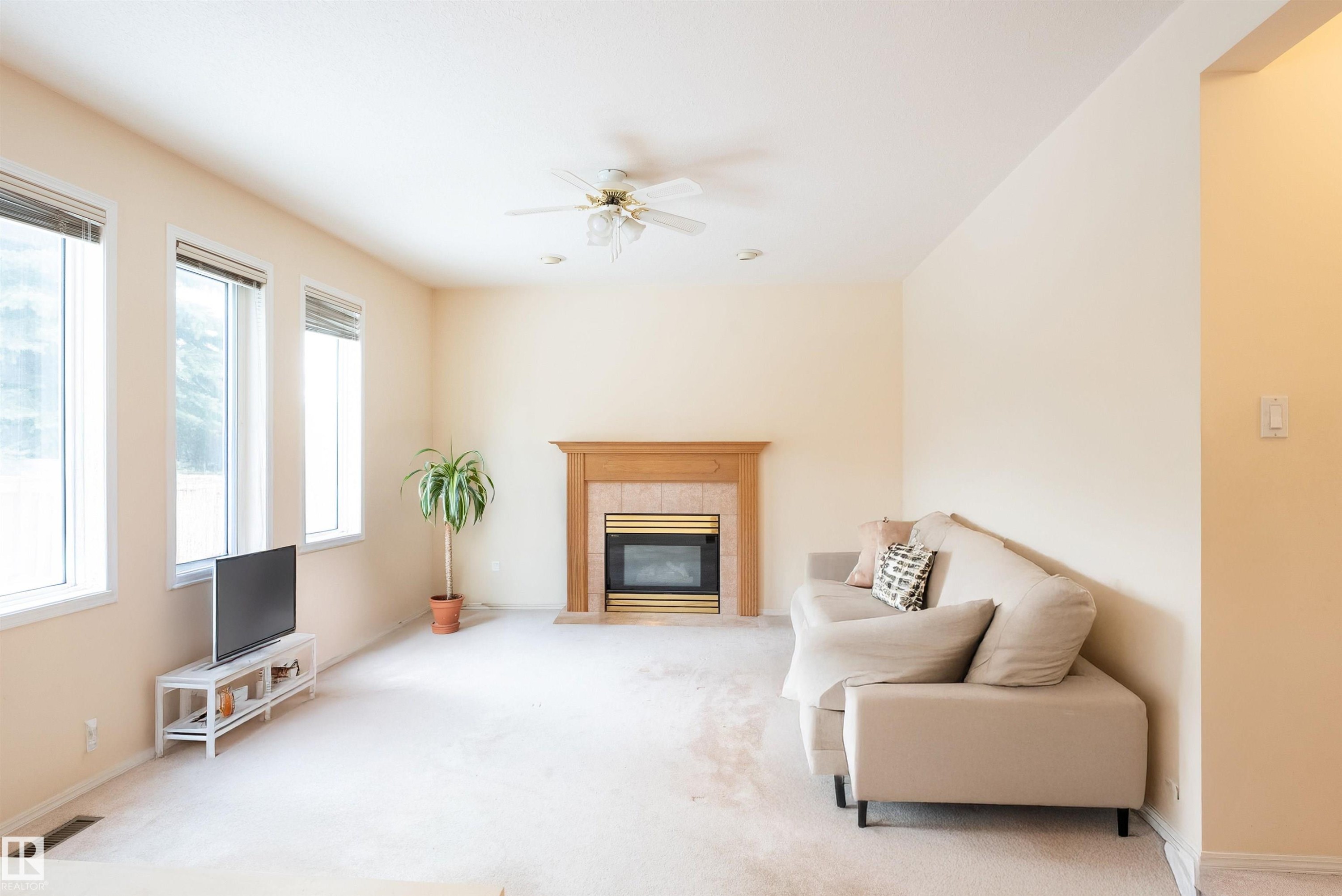 716 Revell Crescent, Edmonton, AB - Indoor Photo Showing Living Room With Fireplace