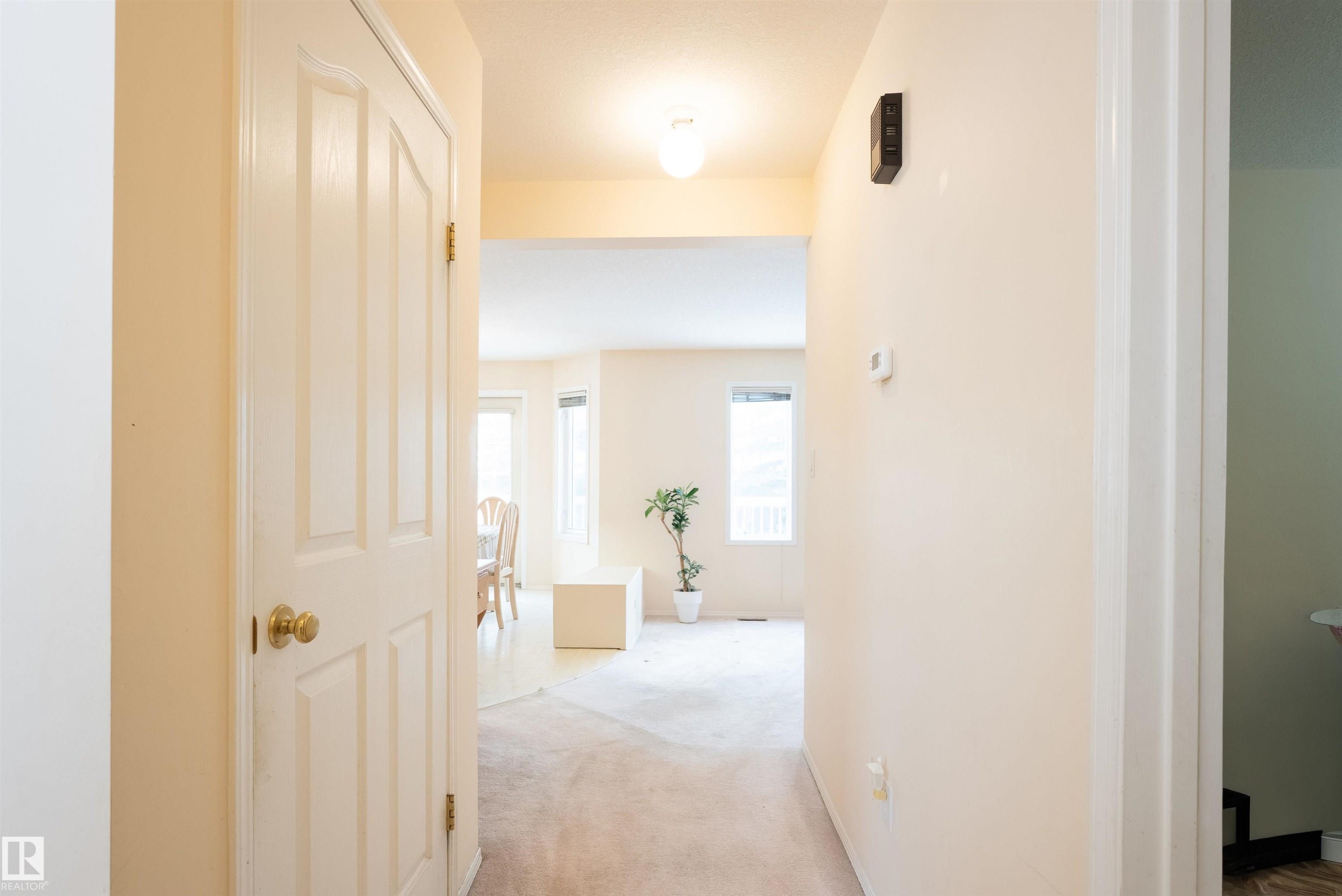 716 Revell Crescent, Edmonton, AB - Indoor Photo Showing Other Room