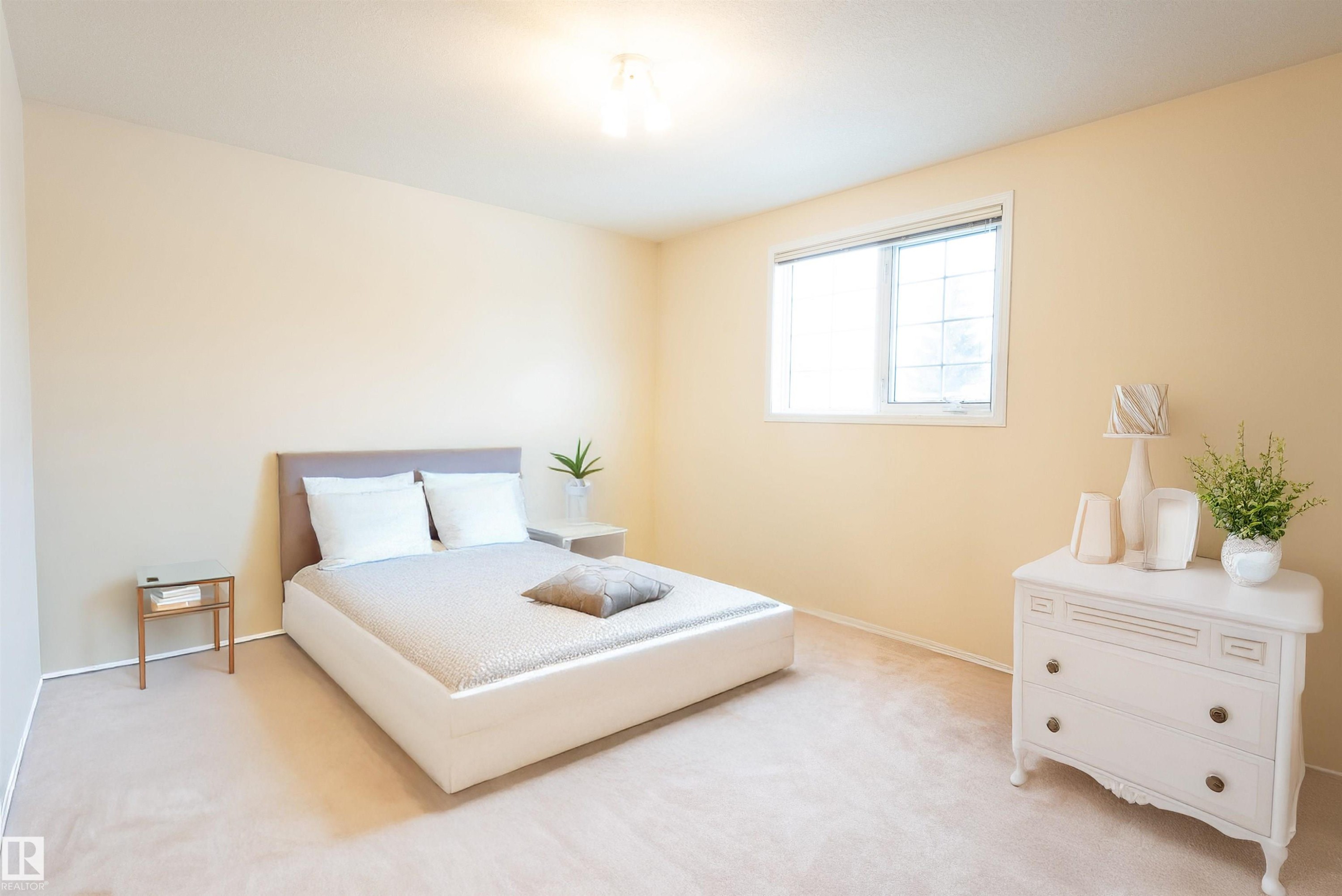 716 Revell Crescent, Edmonton, AB - Indoor Photo Showing Bedroom
