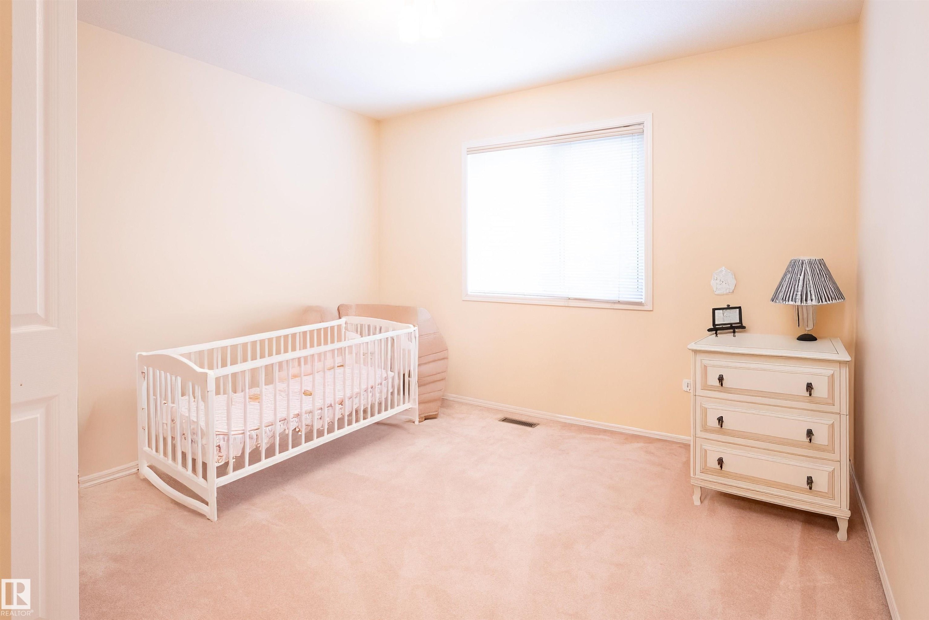716 Revell Crescent, Edmonton, AB - Indoor Photo Showing Bedroom