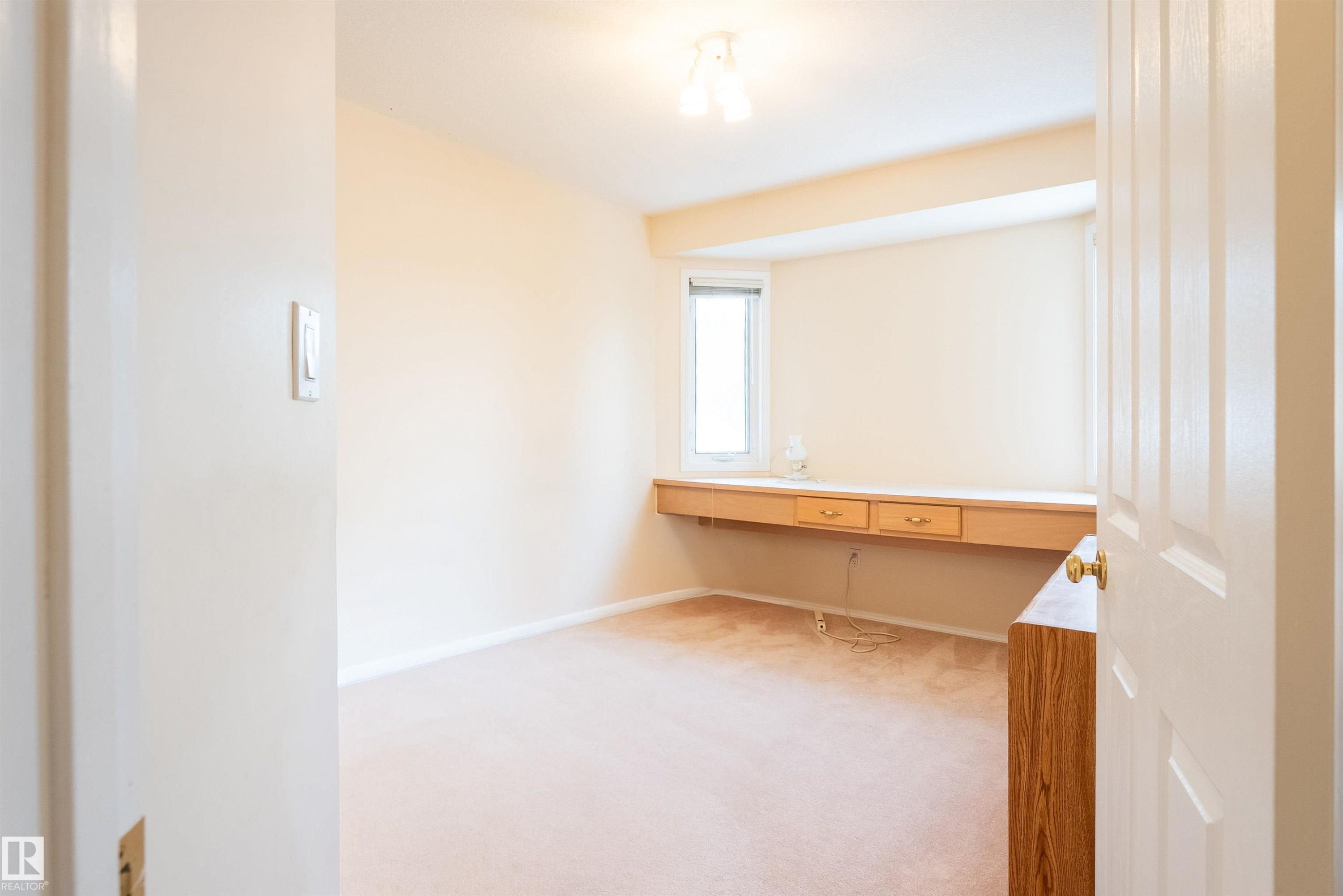 716 Revell Crescent, Edmonton, AB - Indoor Photo Showing Other Room