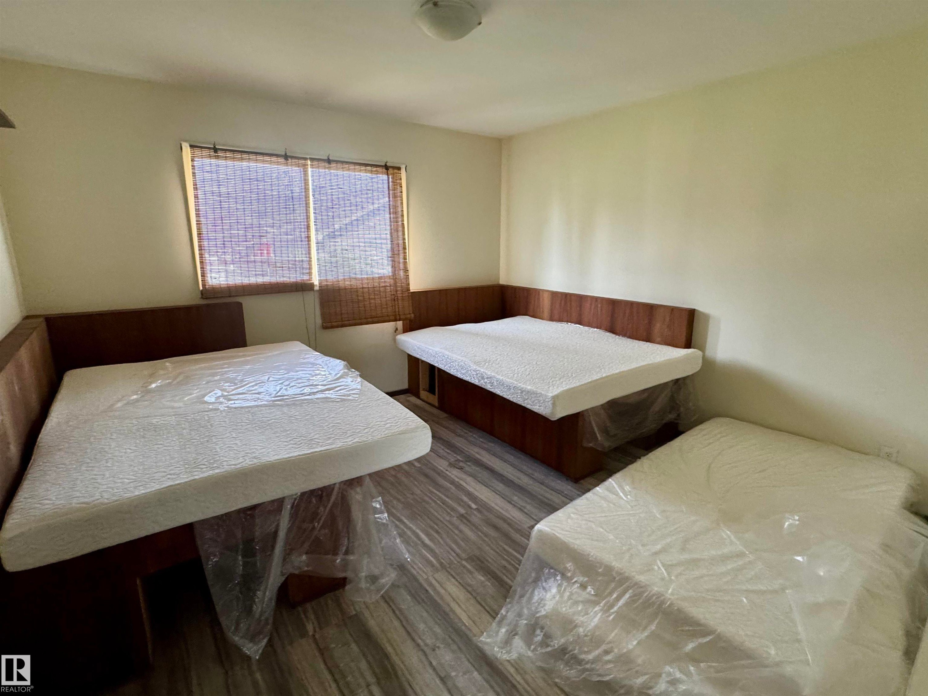 12312 82 Street, Edmonton, AB - Indoor Photo Showing Bedroom