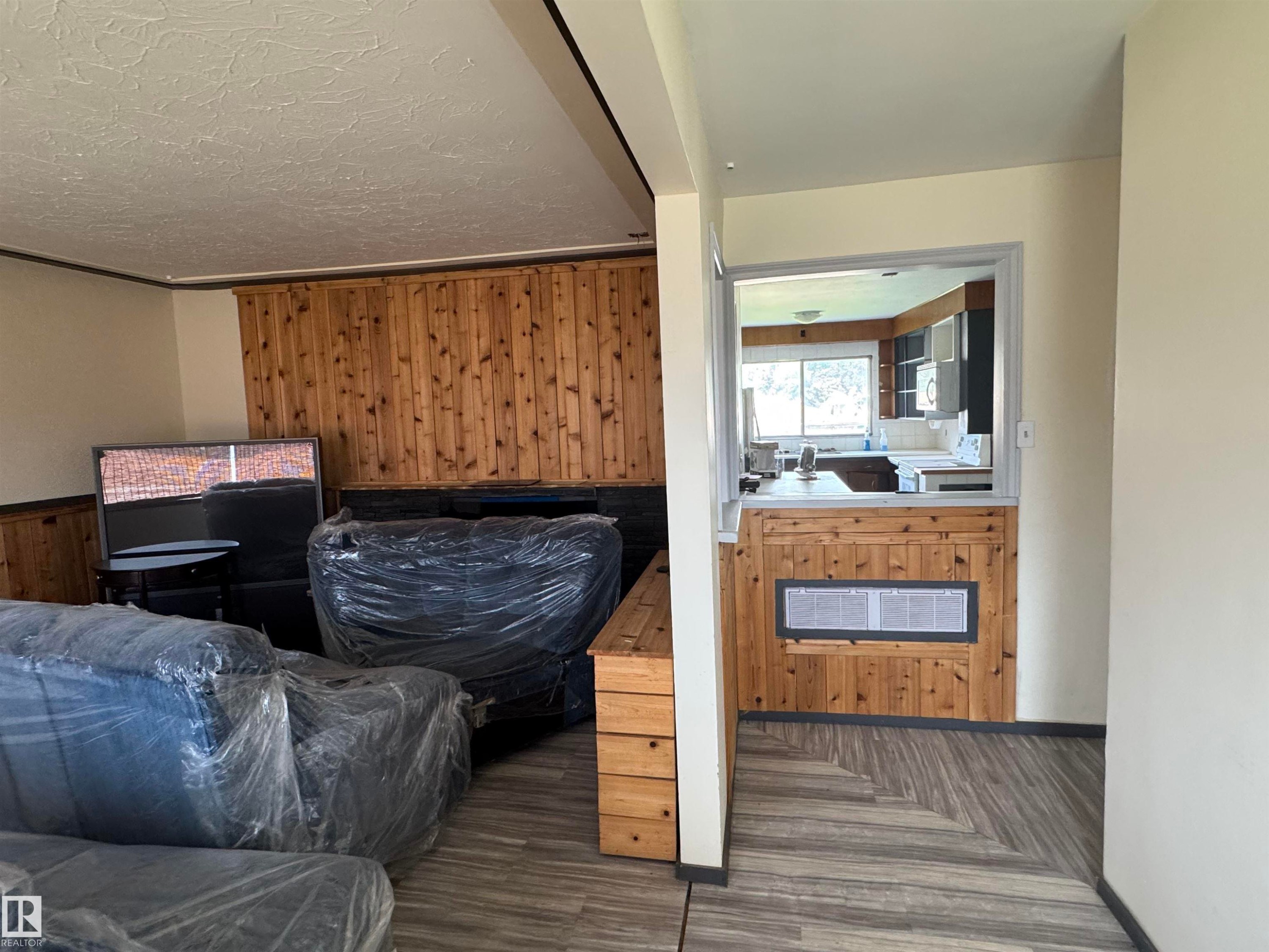 12312 82 Street, Edmonton, AB - Indoor